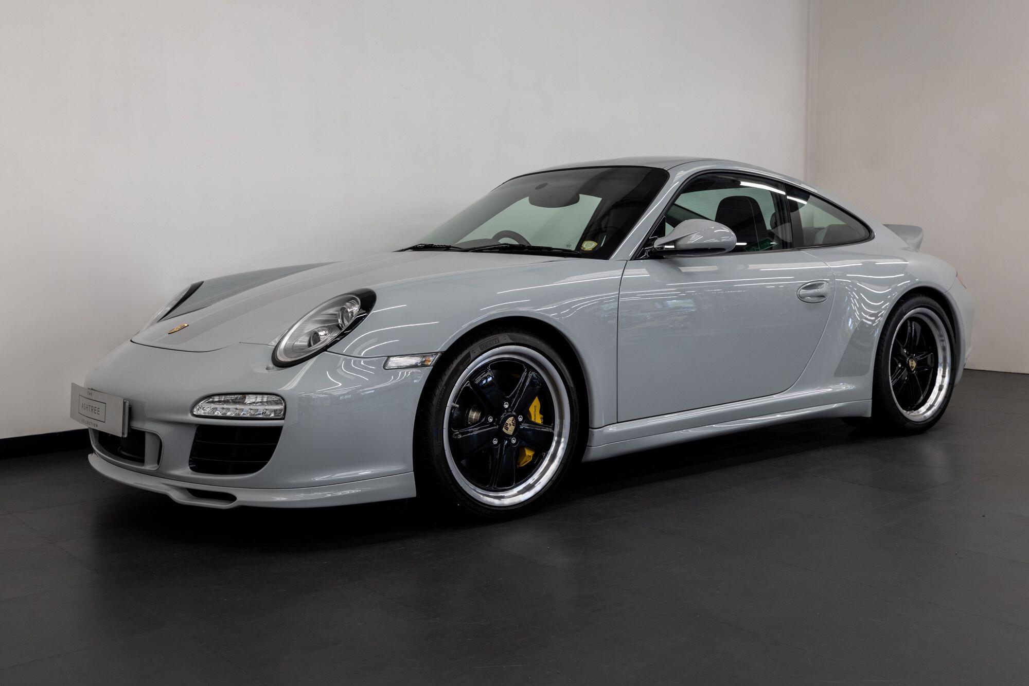 Porsche 911 view 3