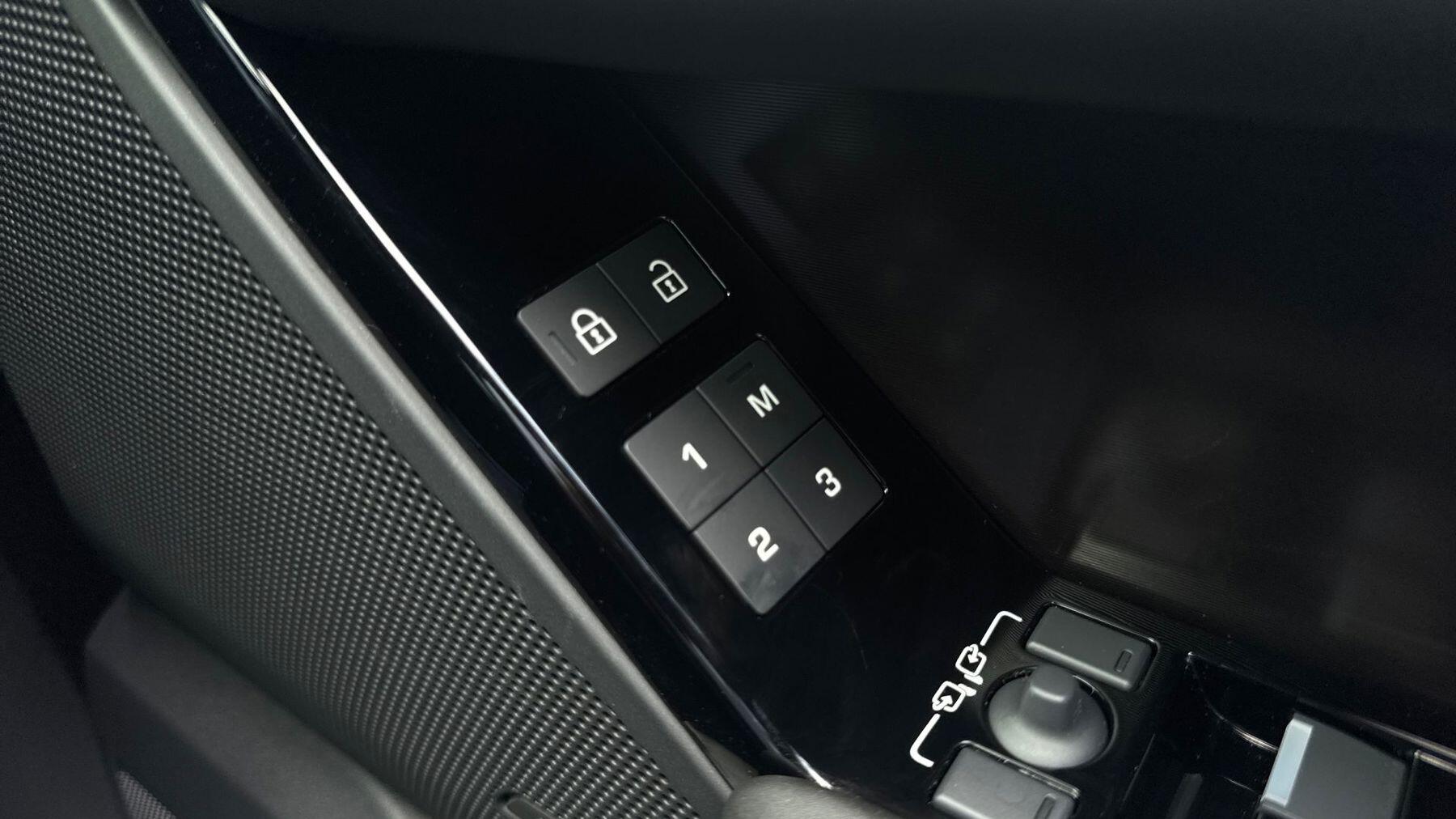 Land Rover Range Rover Velar view 25
