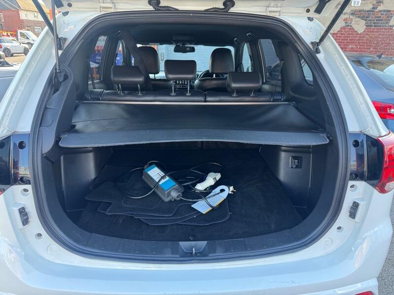 Mitsubishi Outlander view 15