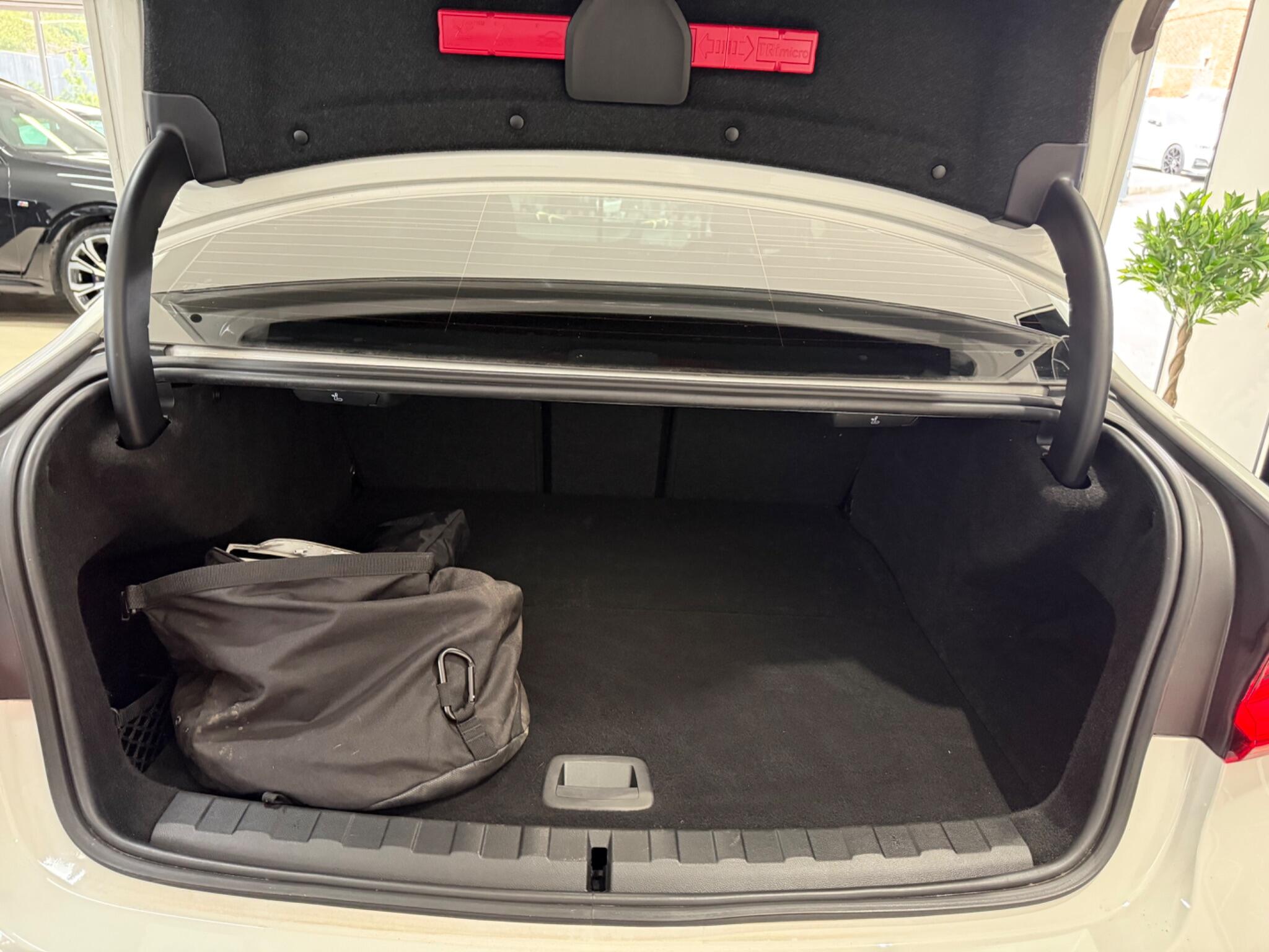 BMW 3 Series view 33