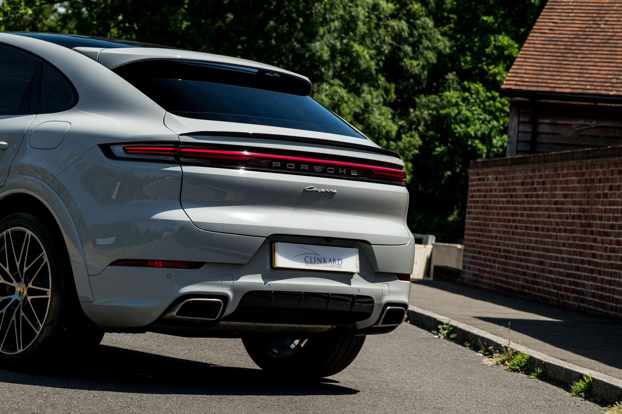 Porsche Cayenne view 25