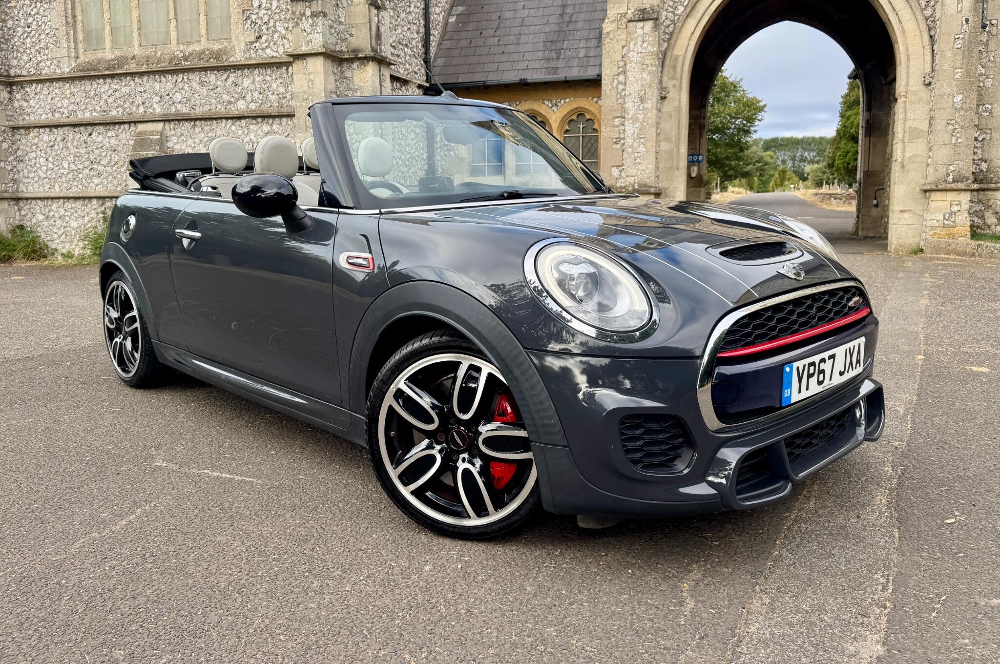 Mini Convertible view 6