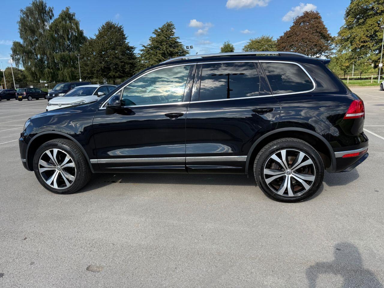 Volkswagen Touareg view 2