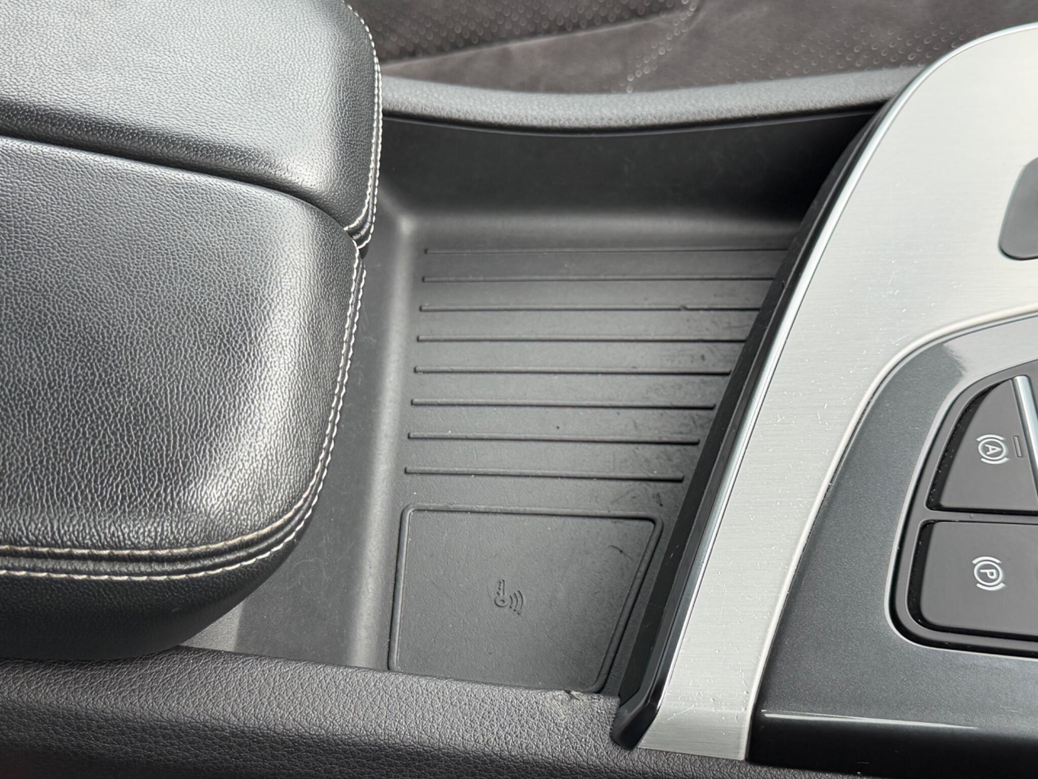 Audi Q7 view 43