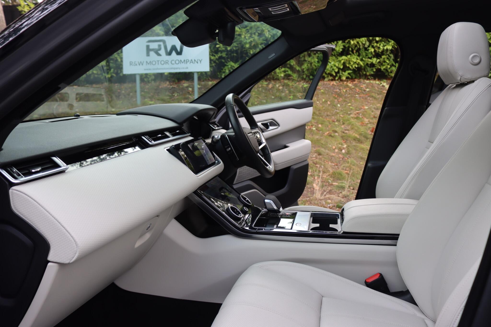 Land Rover Range Rover Velar view 4