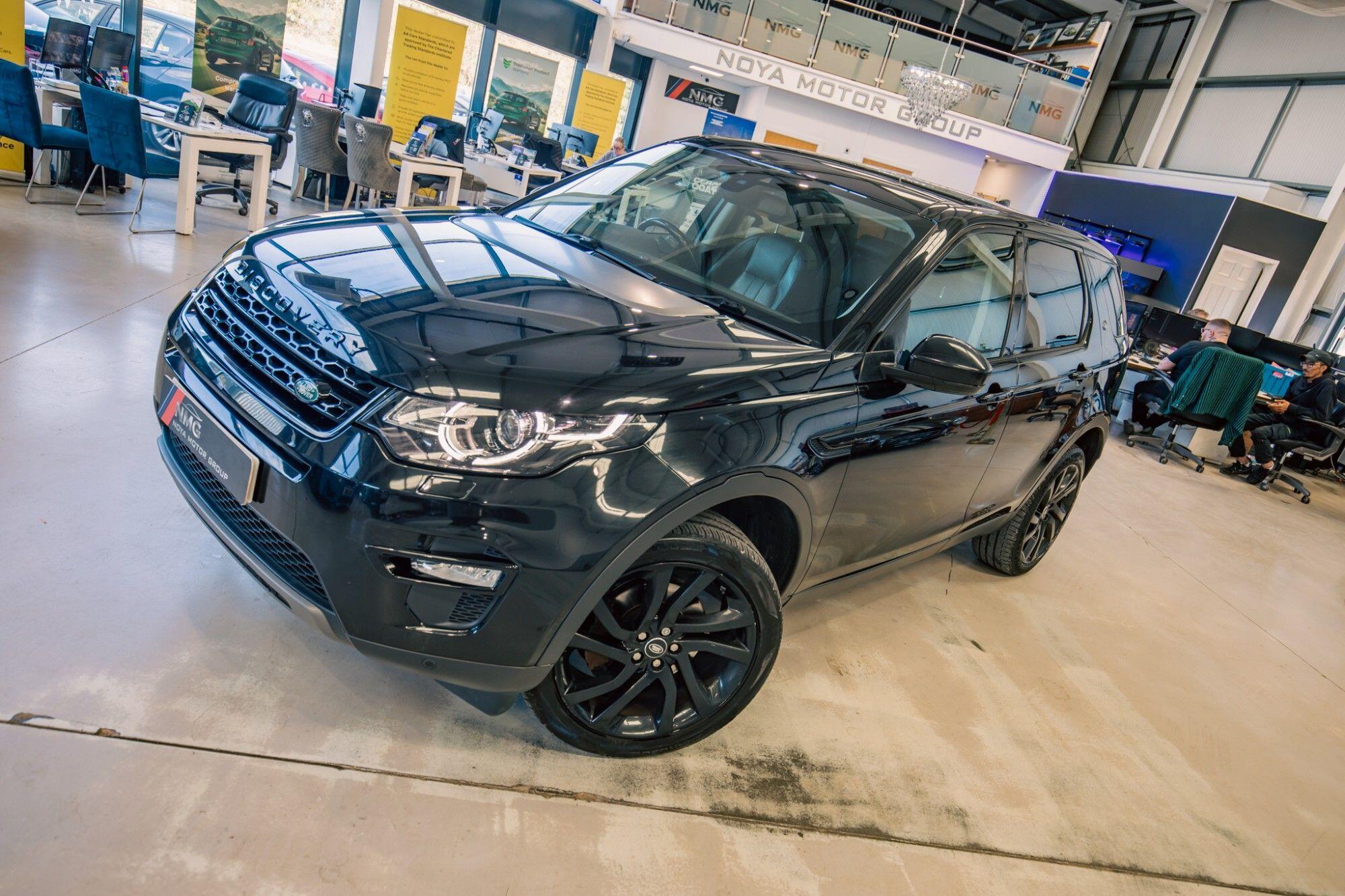Land Rover Discovery Sport view 5