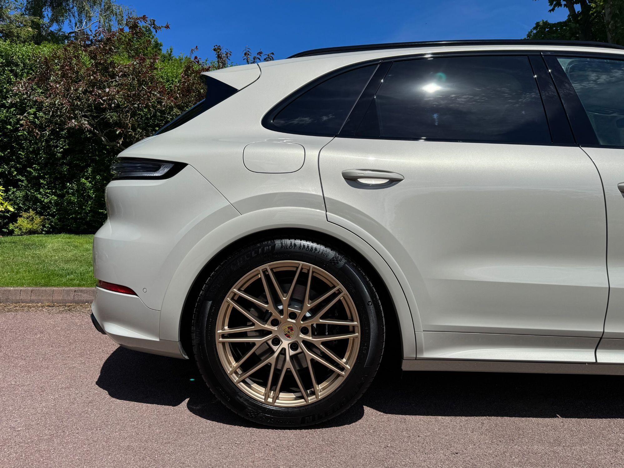Porsche Cayenne view 20