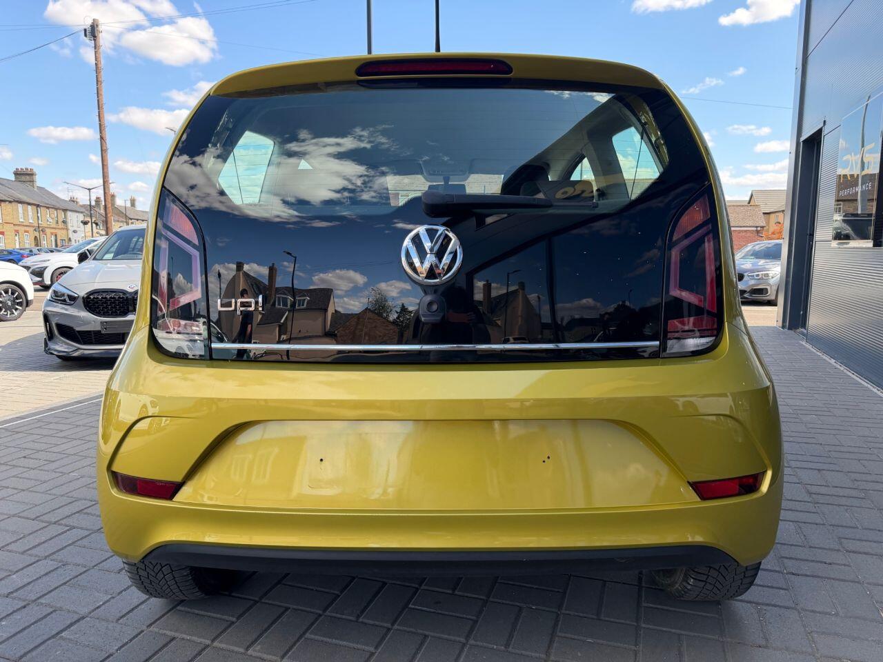 Volkswagen Up! view 5