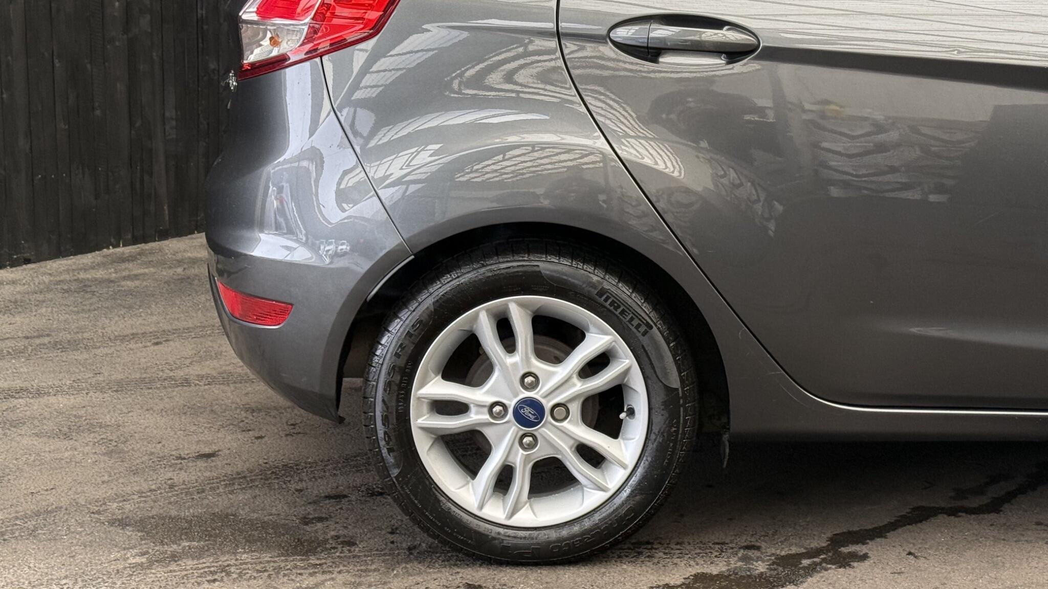 Ford Fiesta view 14