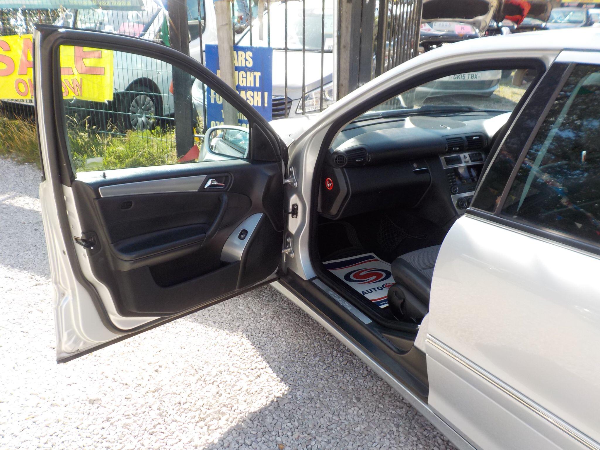 Mercedes-Benz C Class 1.8 C180 Kompressor Avantgarde SE 4dr