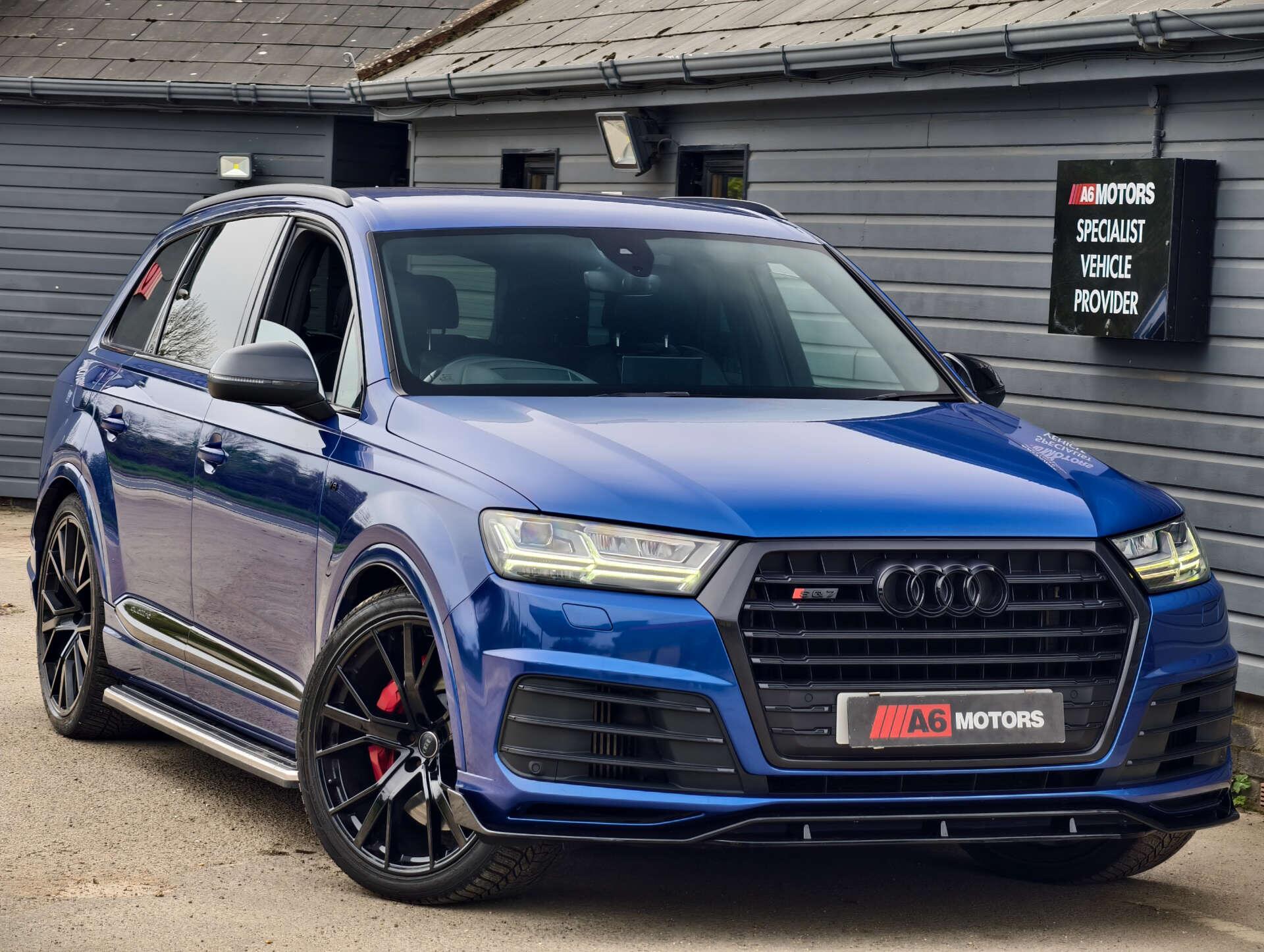 Audi SQ7 view 8