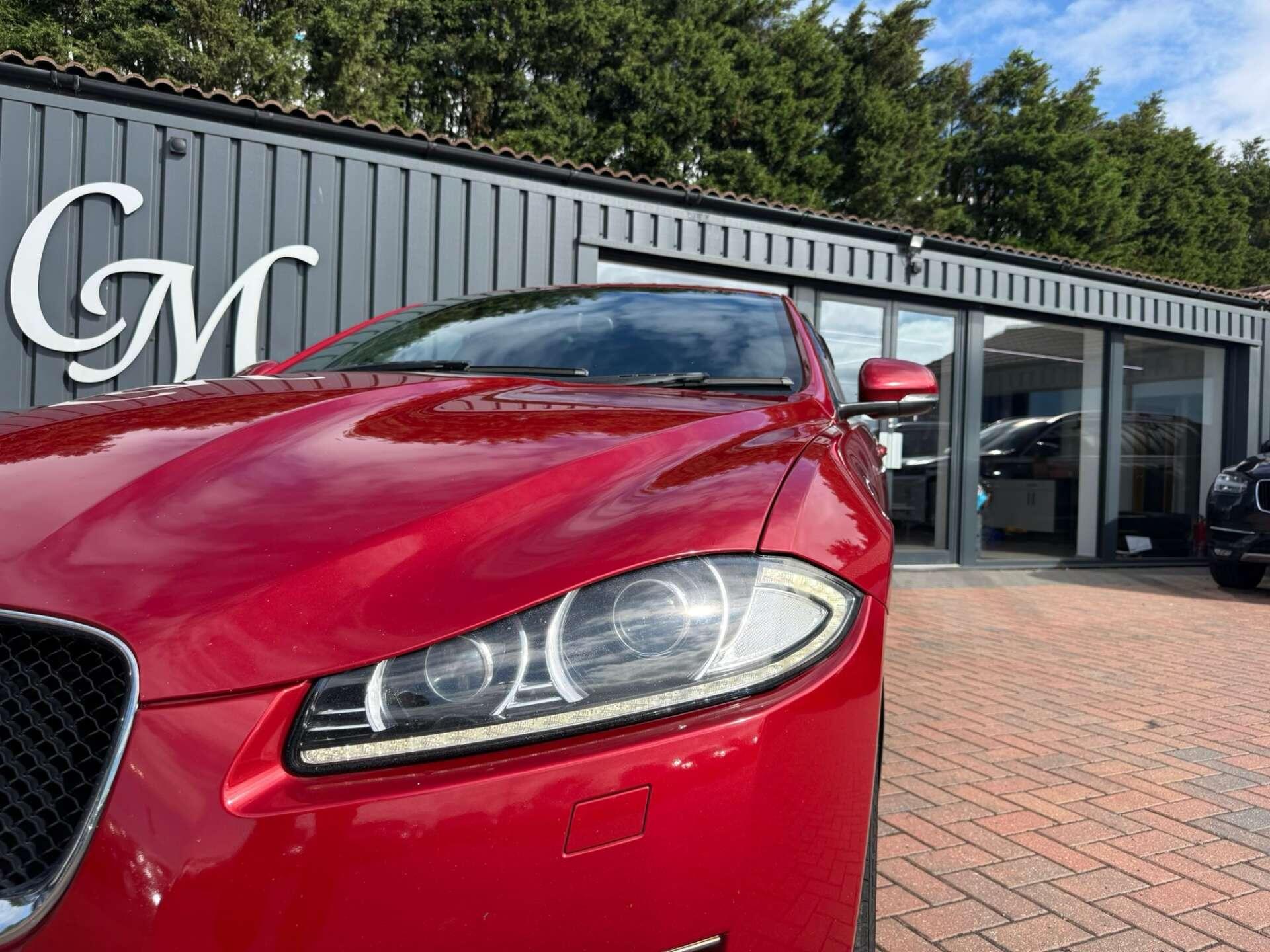 Jaguar XF view 4