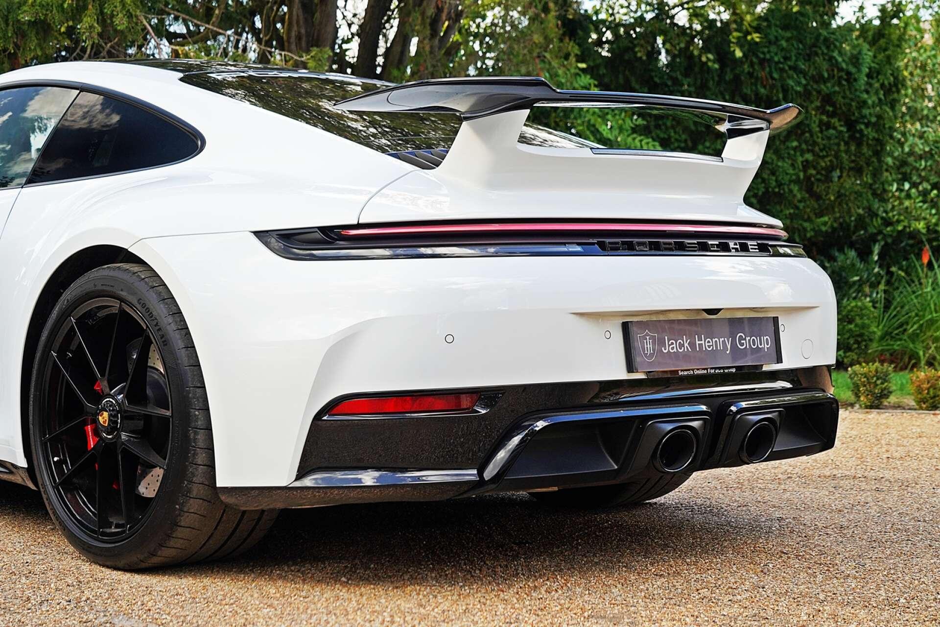 Porsche 911 view 7