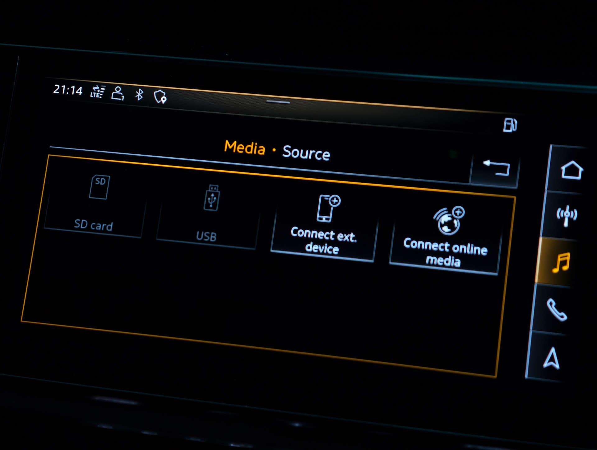 Audi Q8 view 38