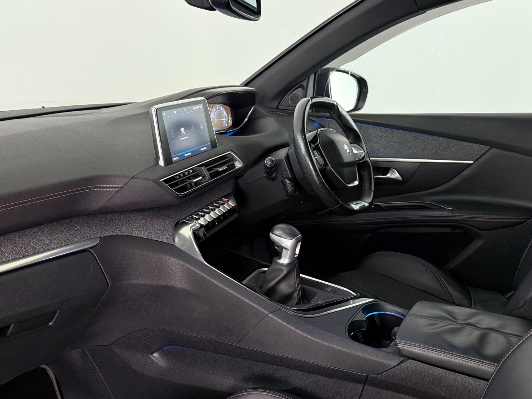 Peugeot 3008 view 4