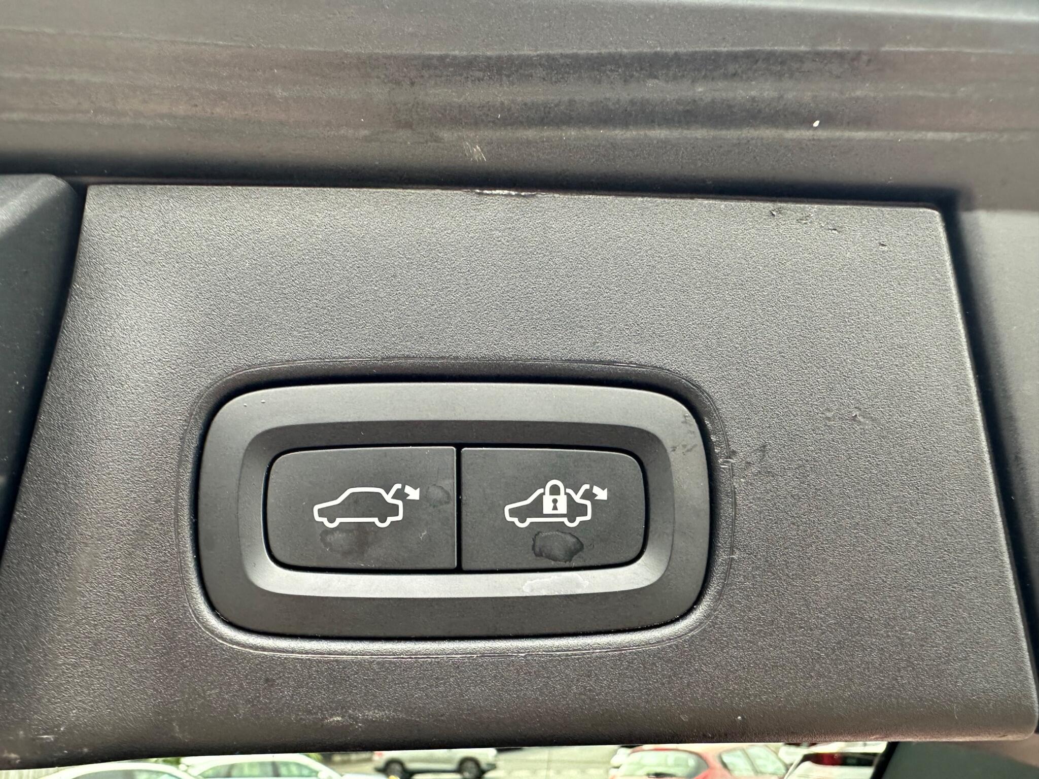 Volvo V90 view 8