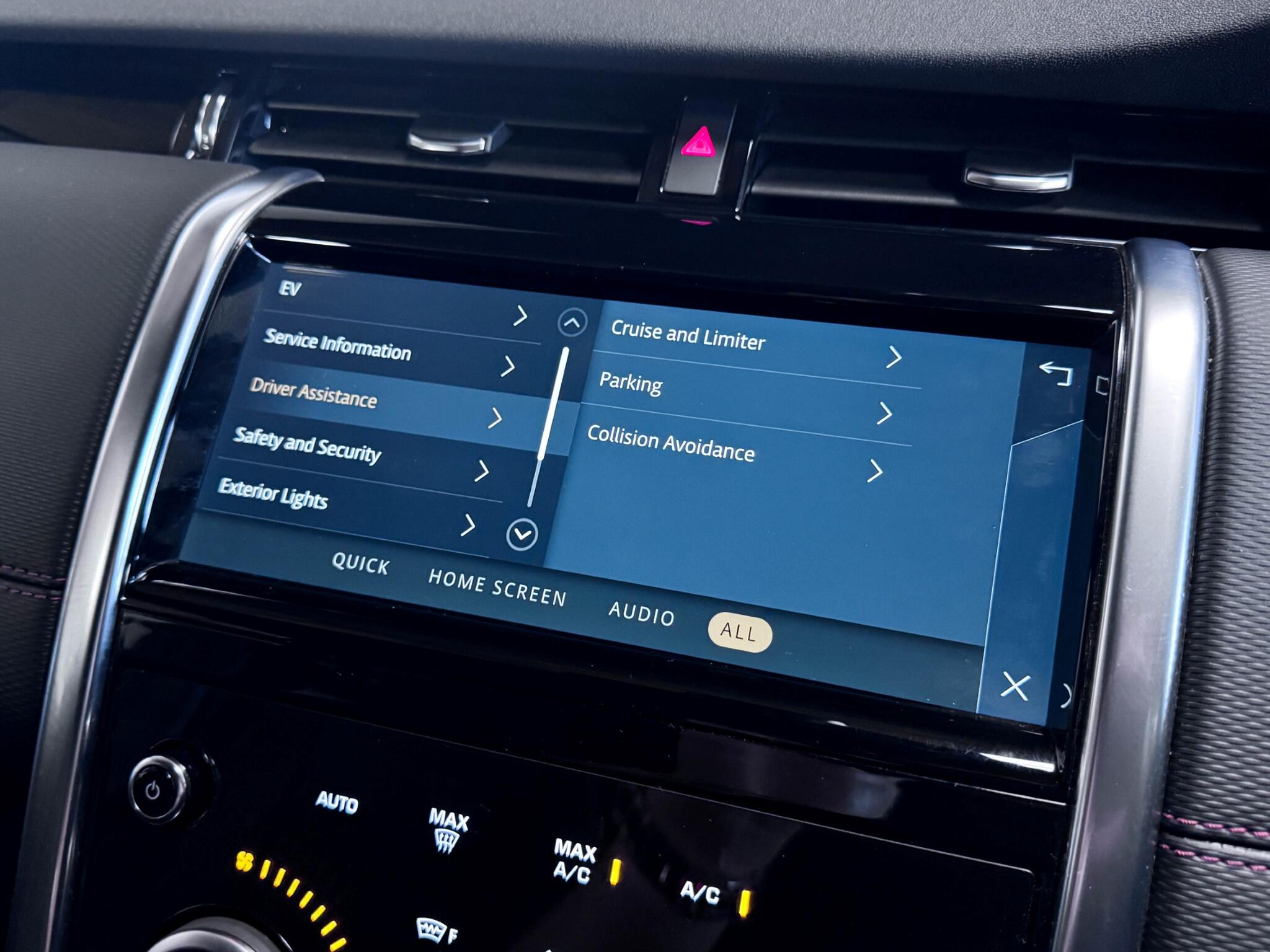 Land Rover Discovery Sport view 68