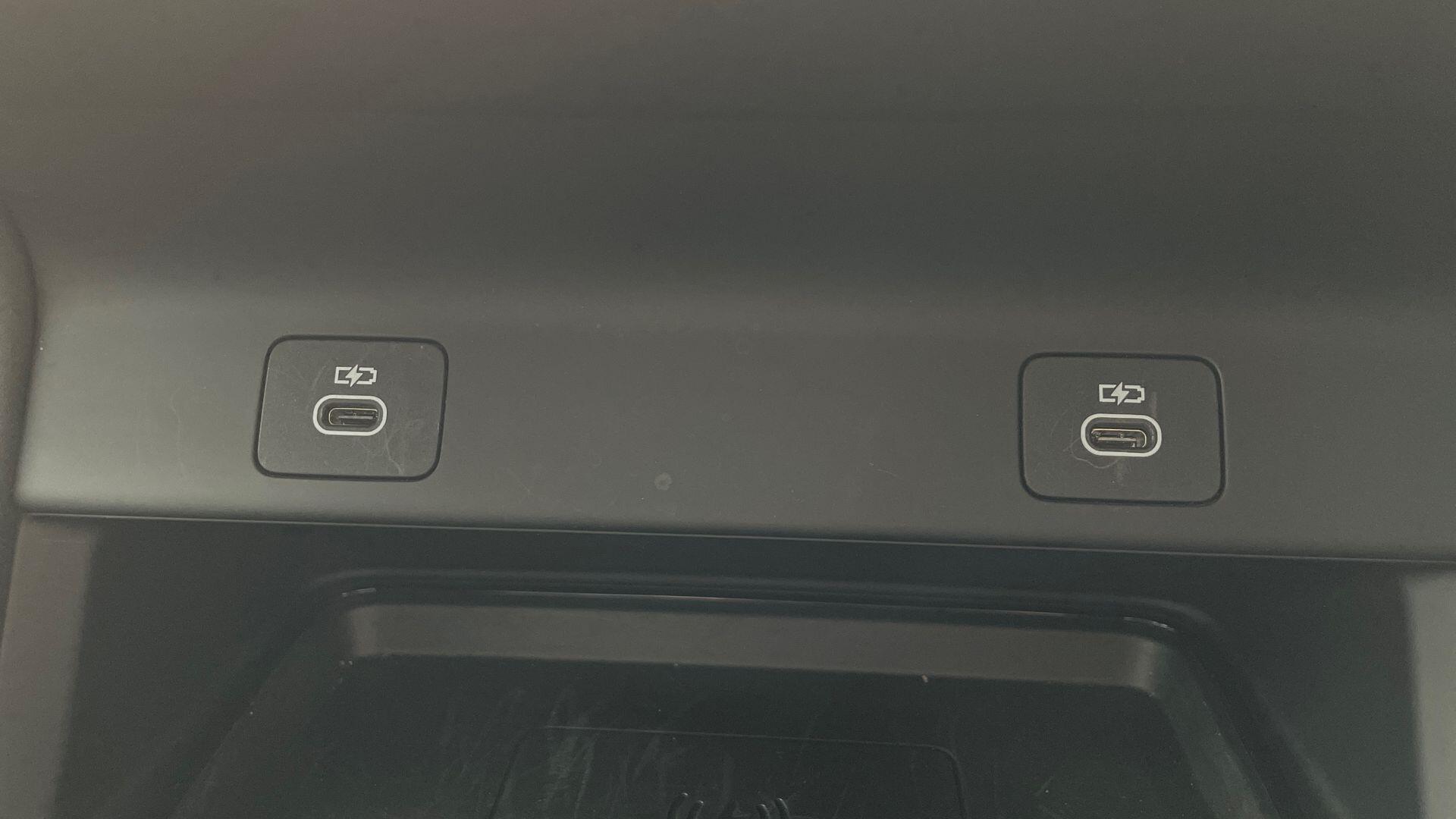 Land Rover Discovery Sport view 39