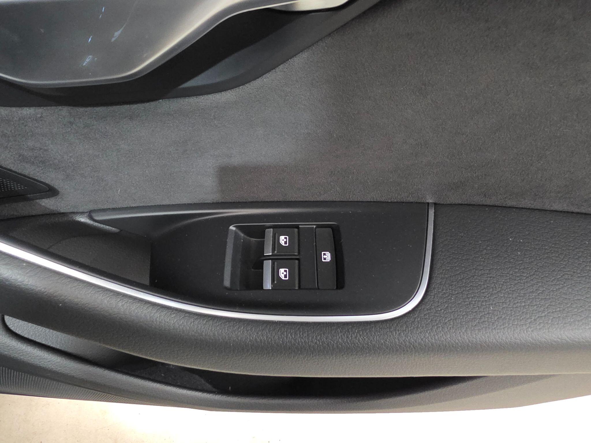 Audi A8 view 30