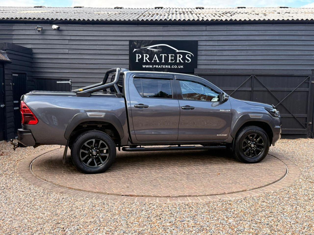 Toyota Hilux view 25
