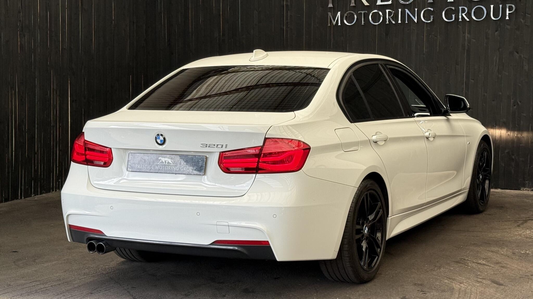 BMW 3 Series view 18