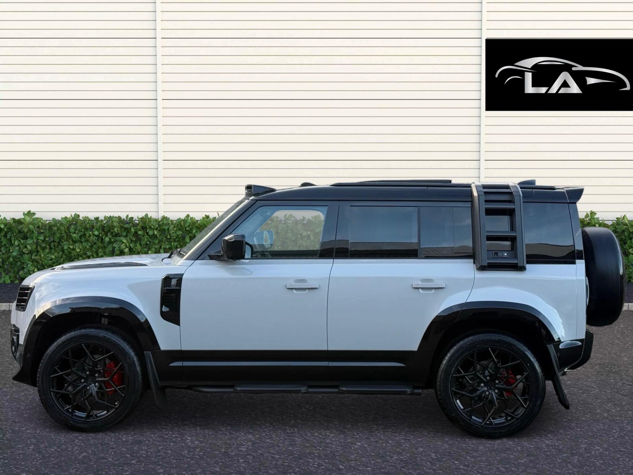 Land Rover Defender view 3