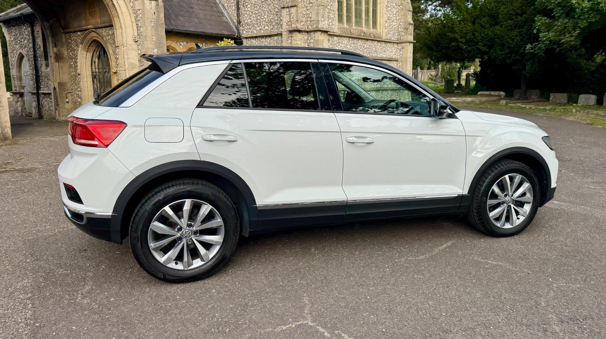 Volkswagen T-Roc view 17