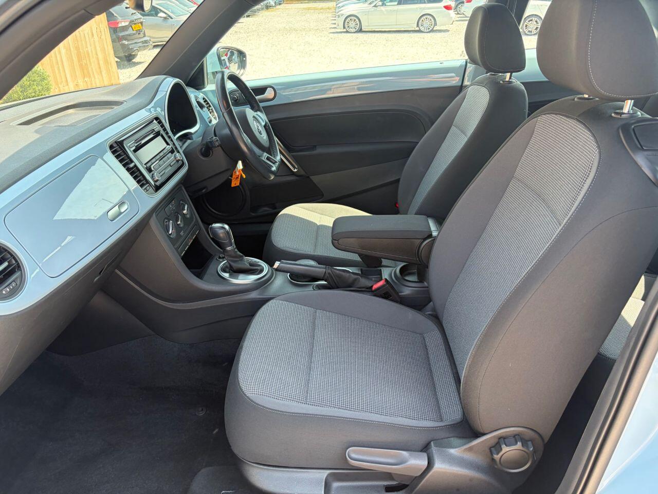 Volkswagen Beetle view 17