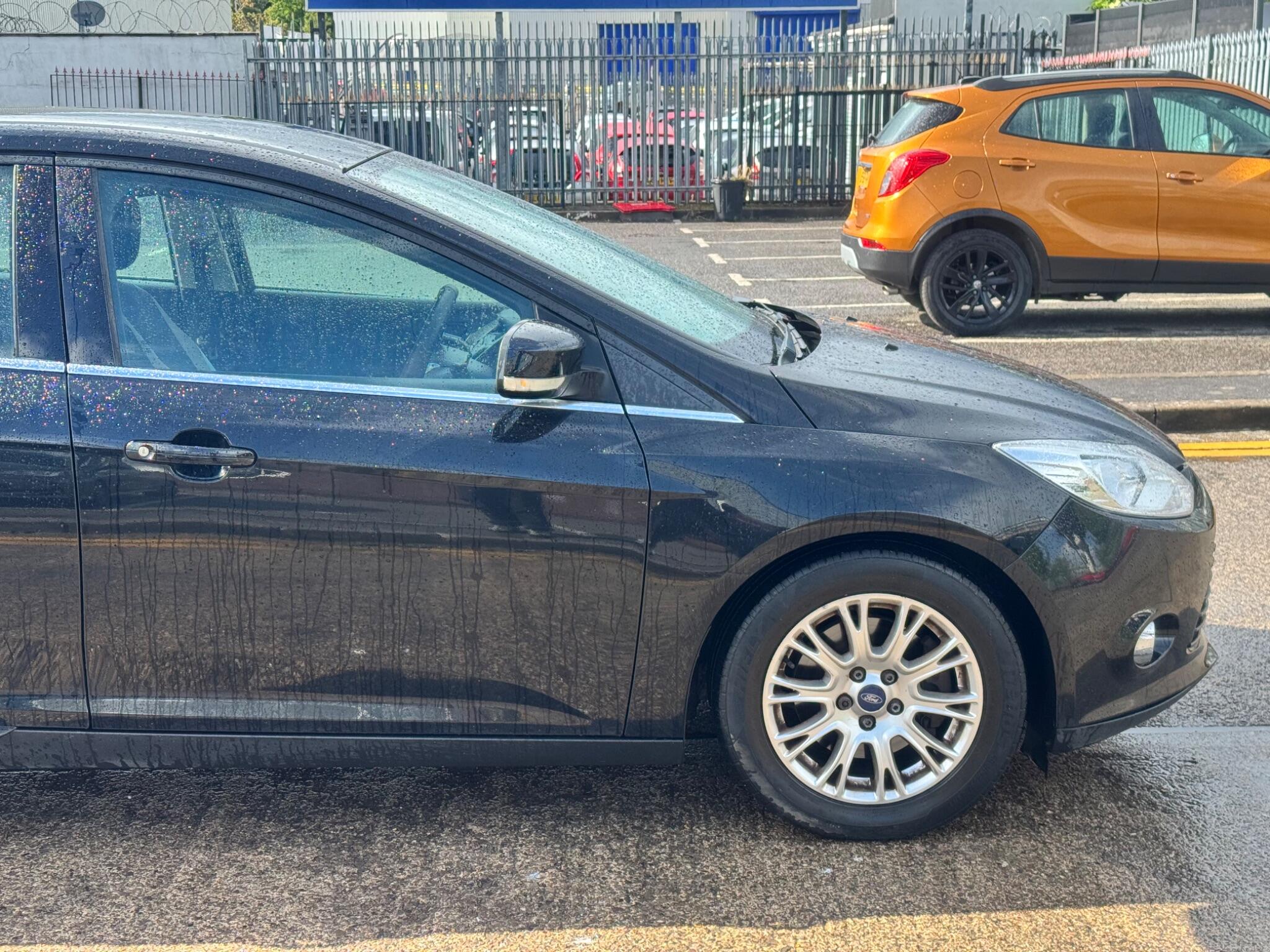 Ford Focus view 14