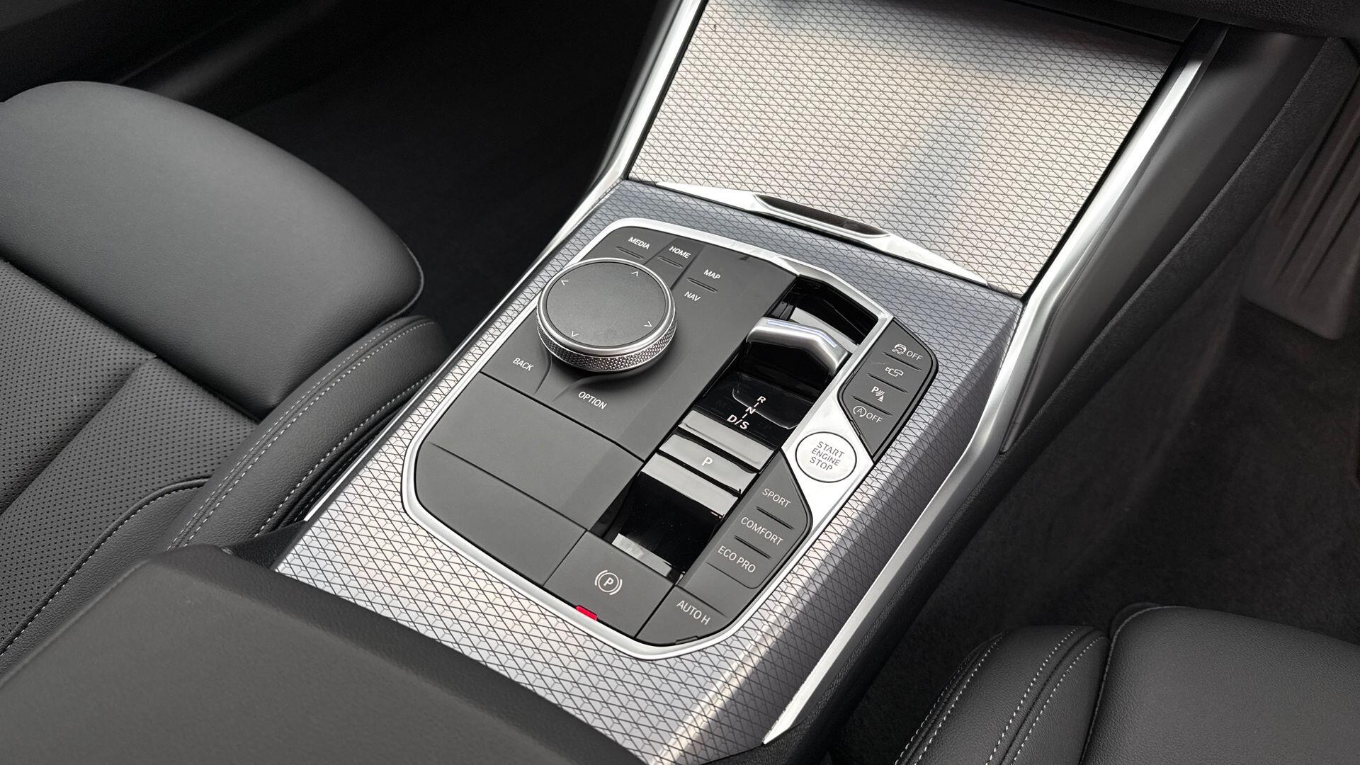 BMW 3 Series view 10