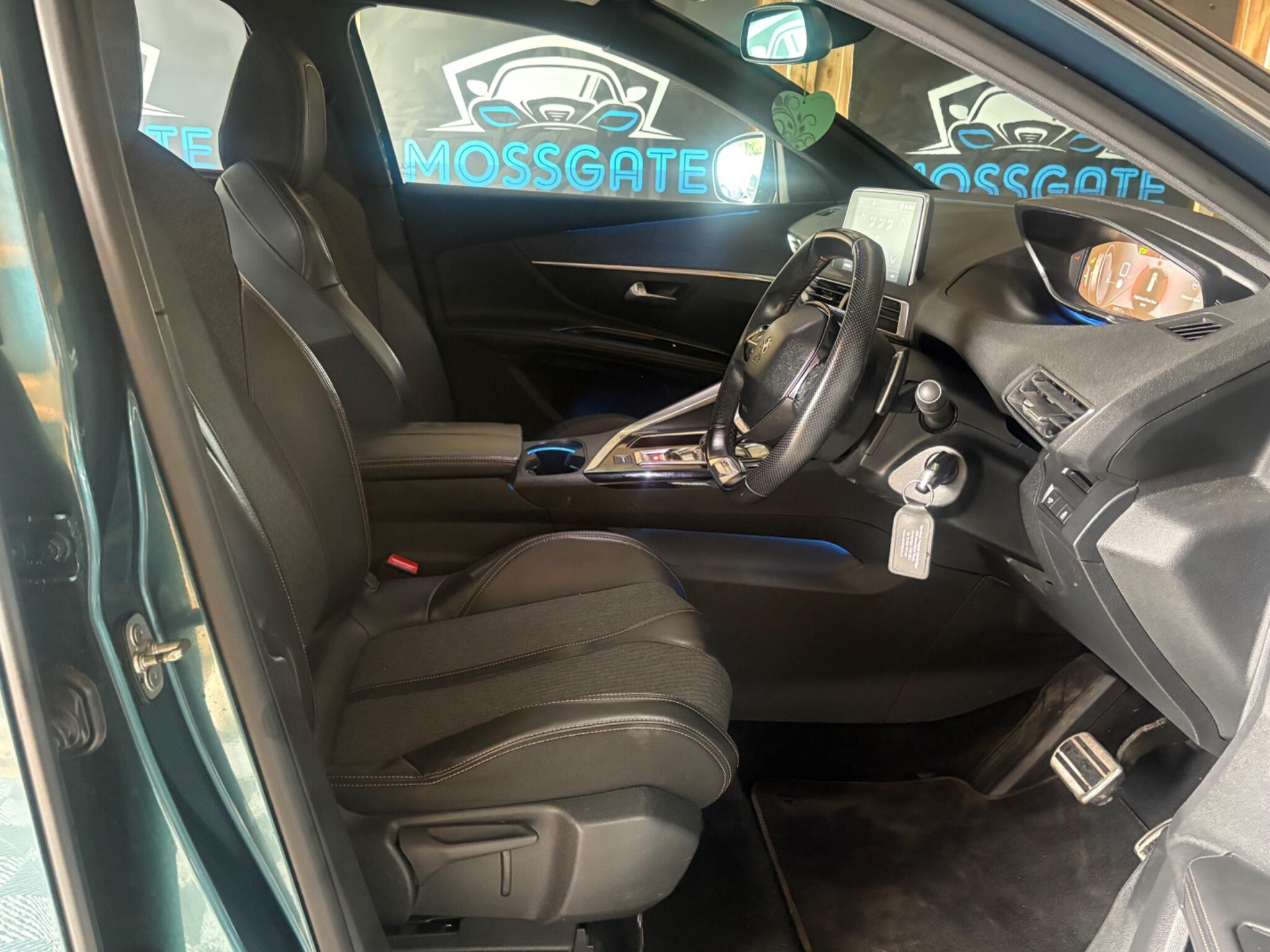 Peugeot 5008 view 16