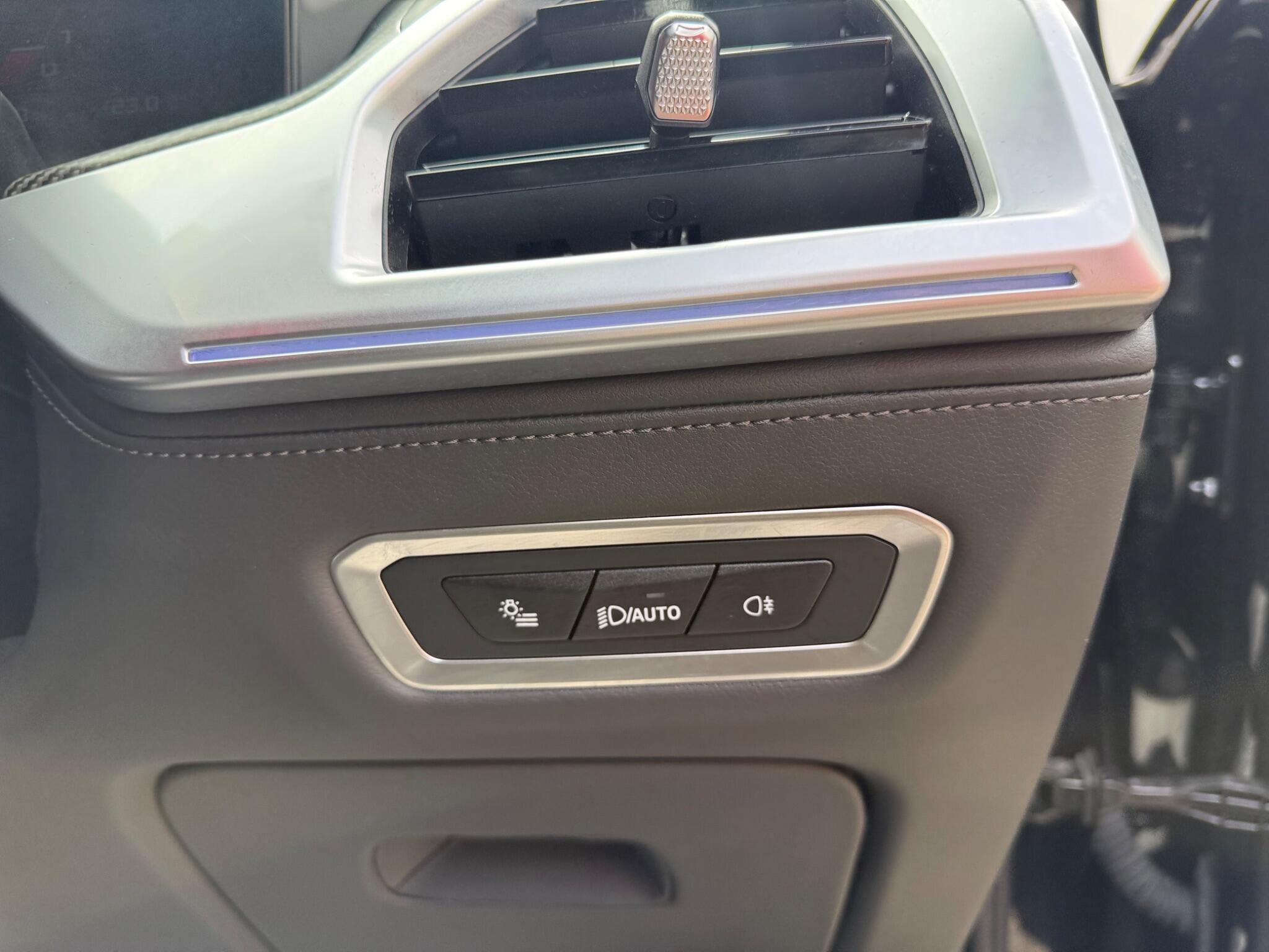 BMW XM view 33