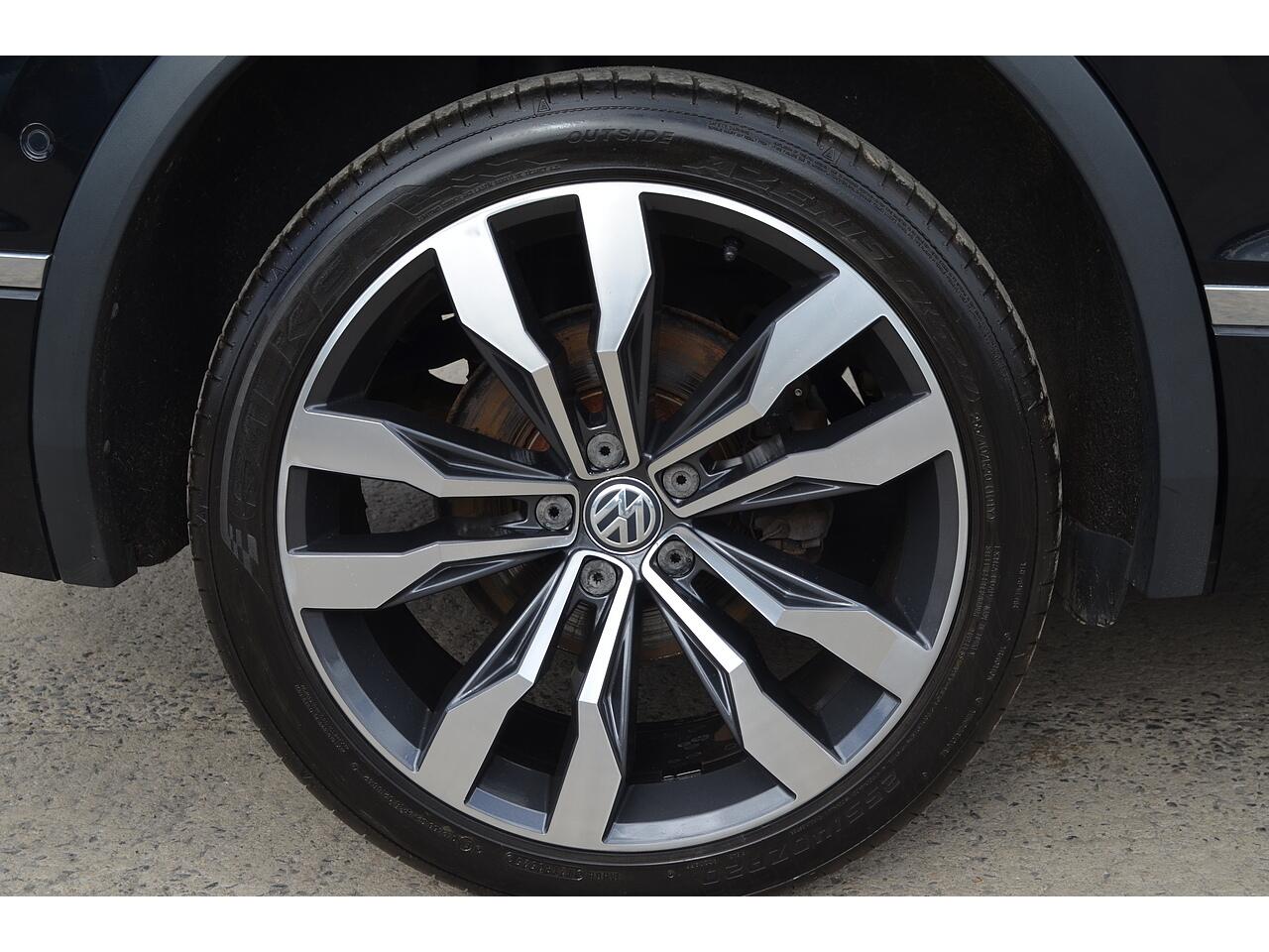 Volkswagen Tiguan Allspace view 20