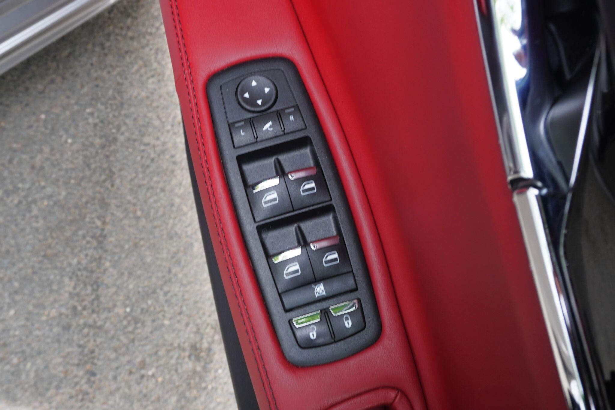 Maserati Quattroporte view 19