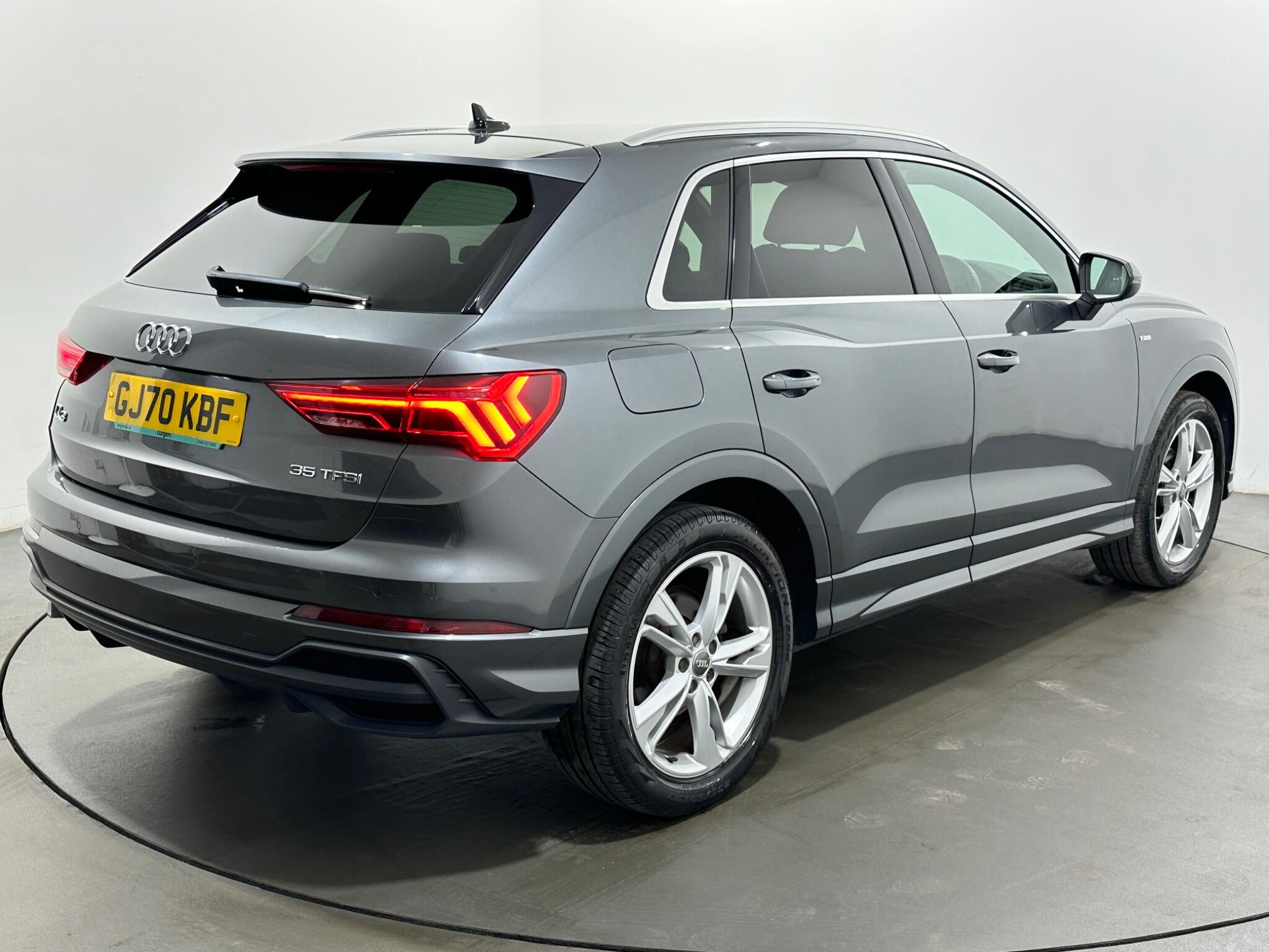 Audi Q3 view 51