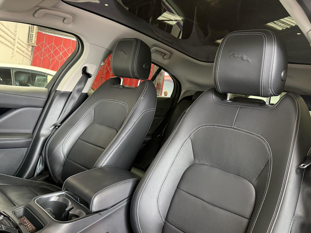Jaguar I-Pace view 60
