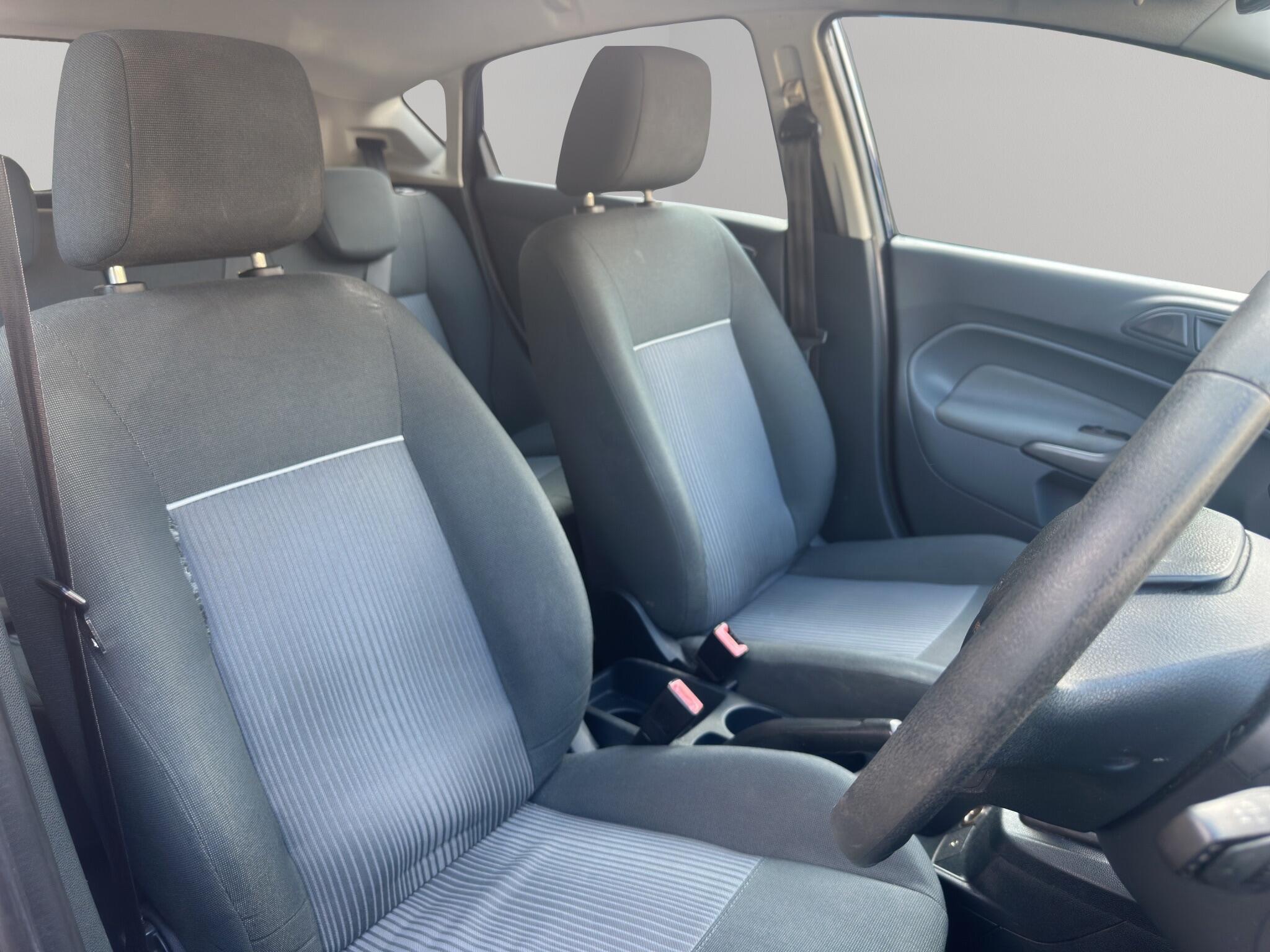 Ford Fiesta view 9