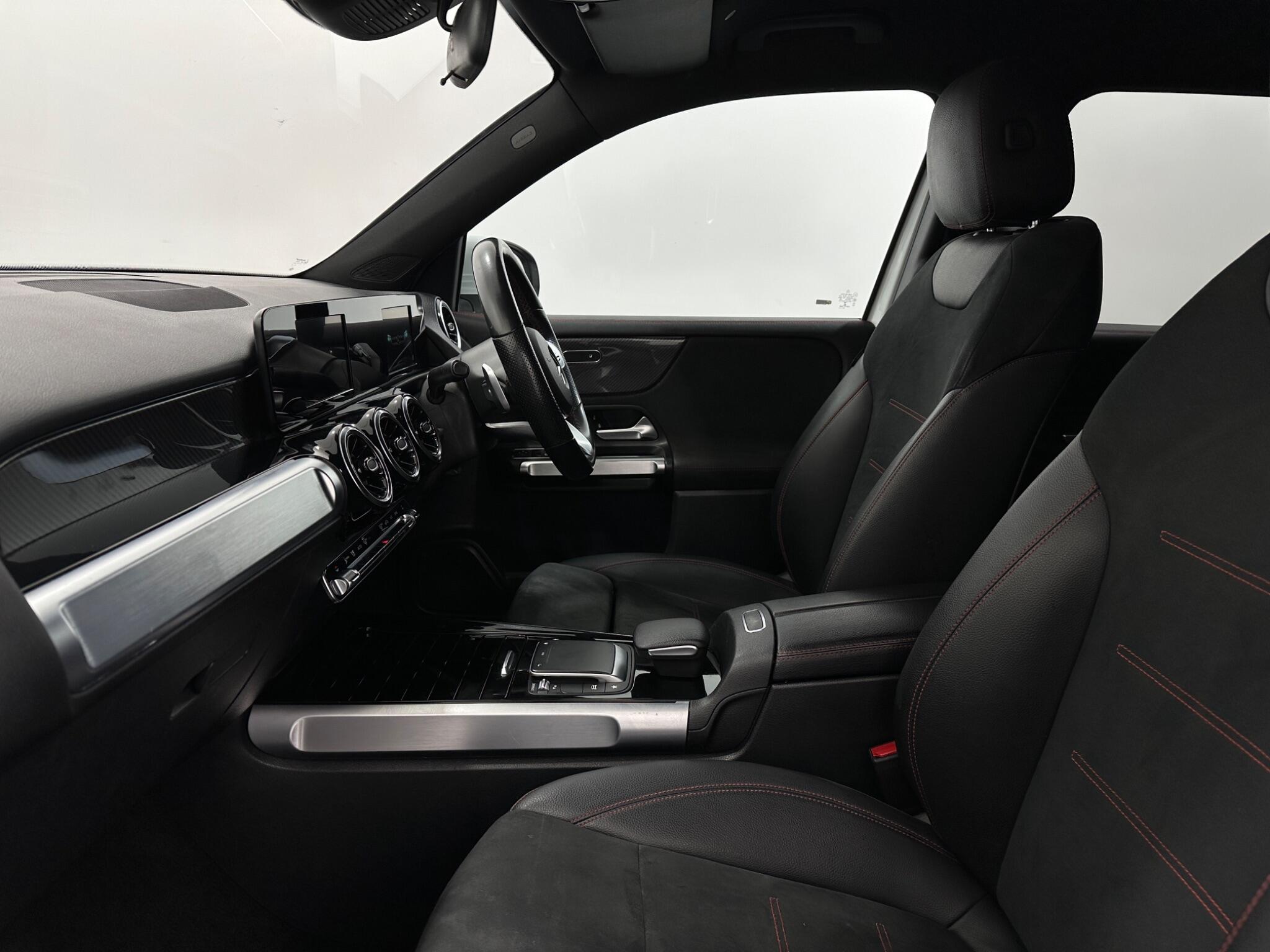 Mercedes-Benz GLB view 36
