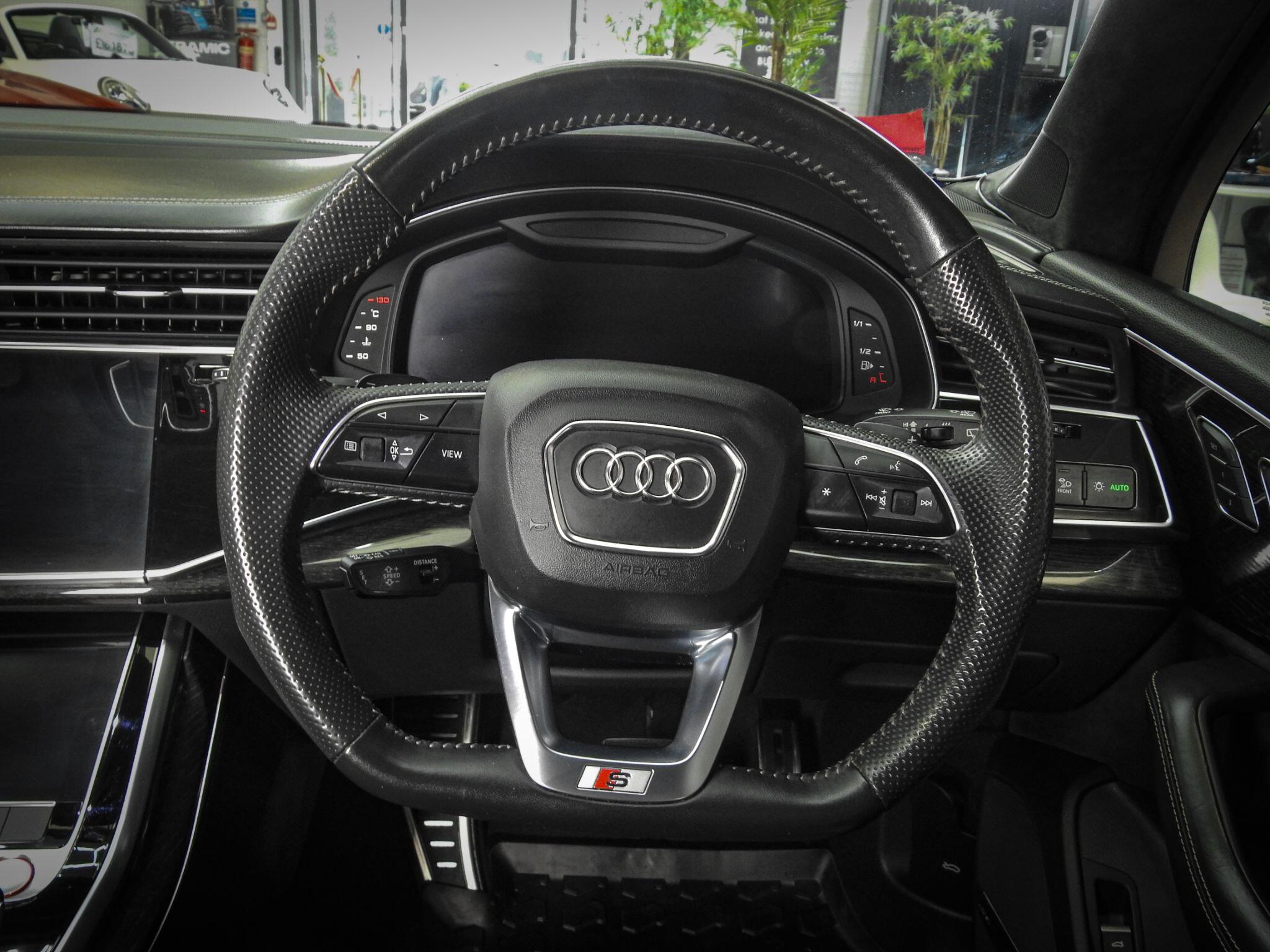 Audi SQ7 view 24