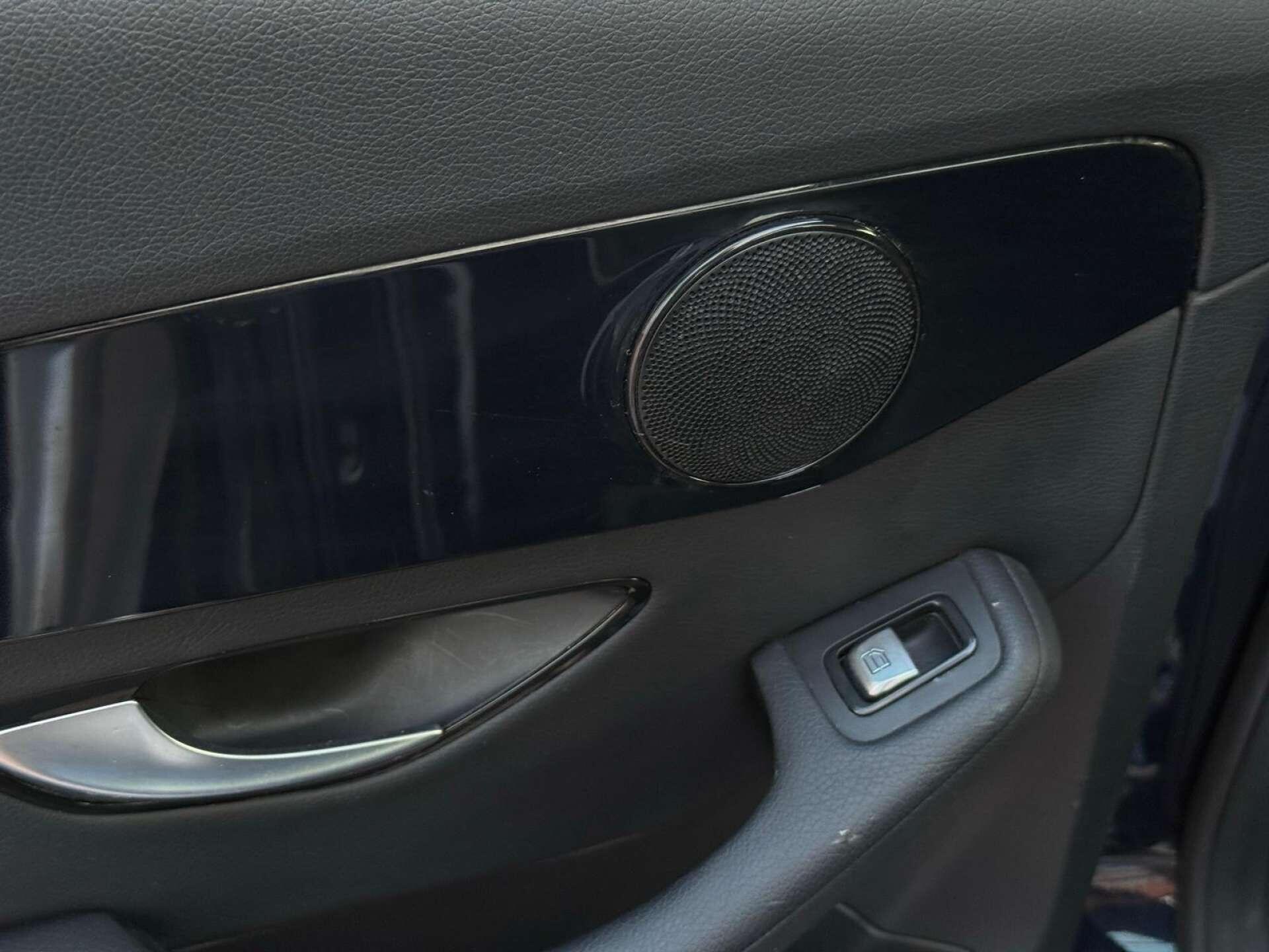 Mercedes-Benz C Class view 35