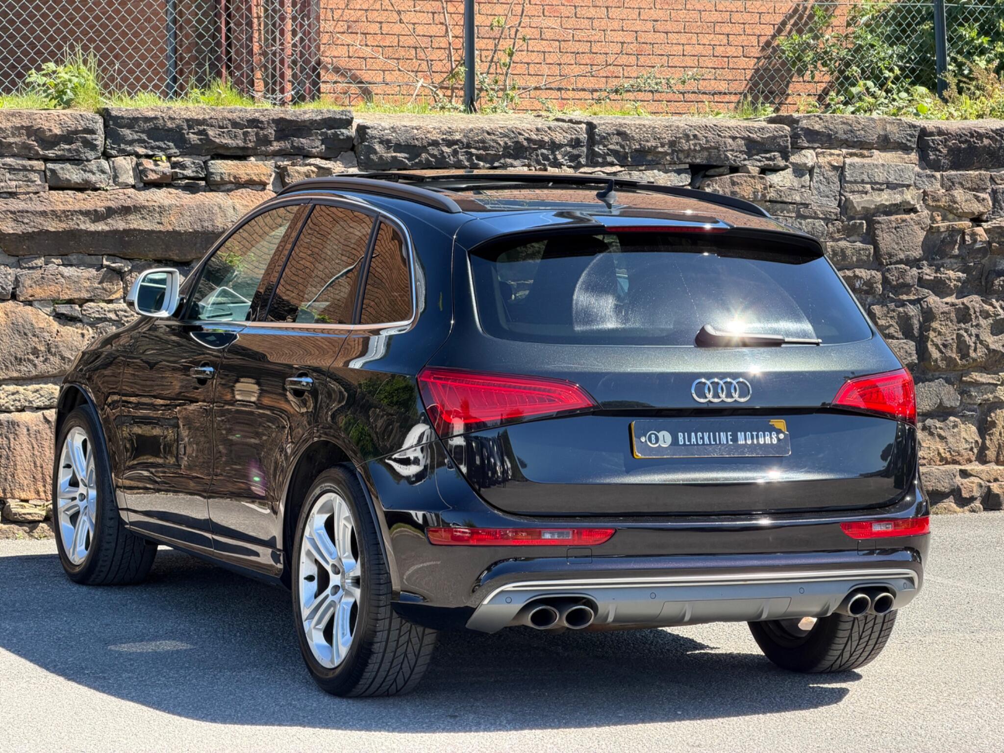 Audi SQ5 view 5