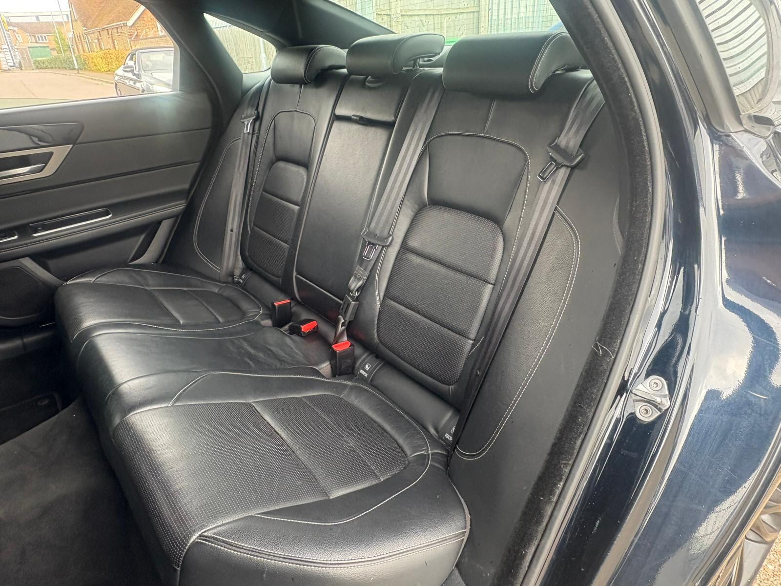 Jaguar XF view 18
