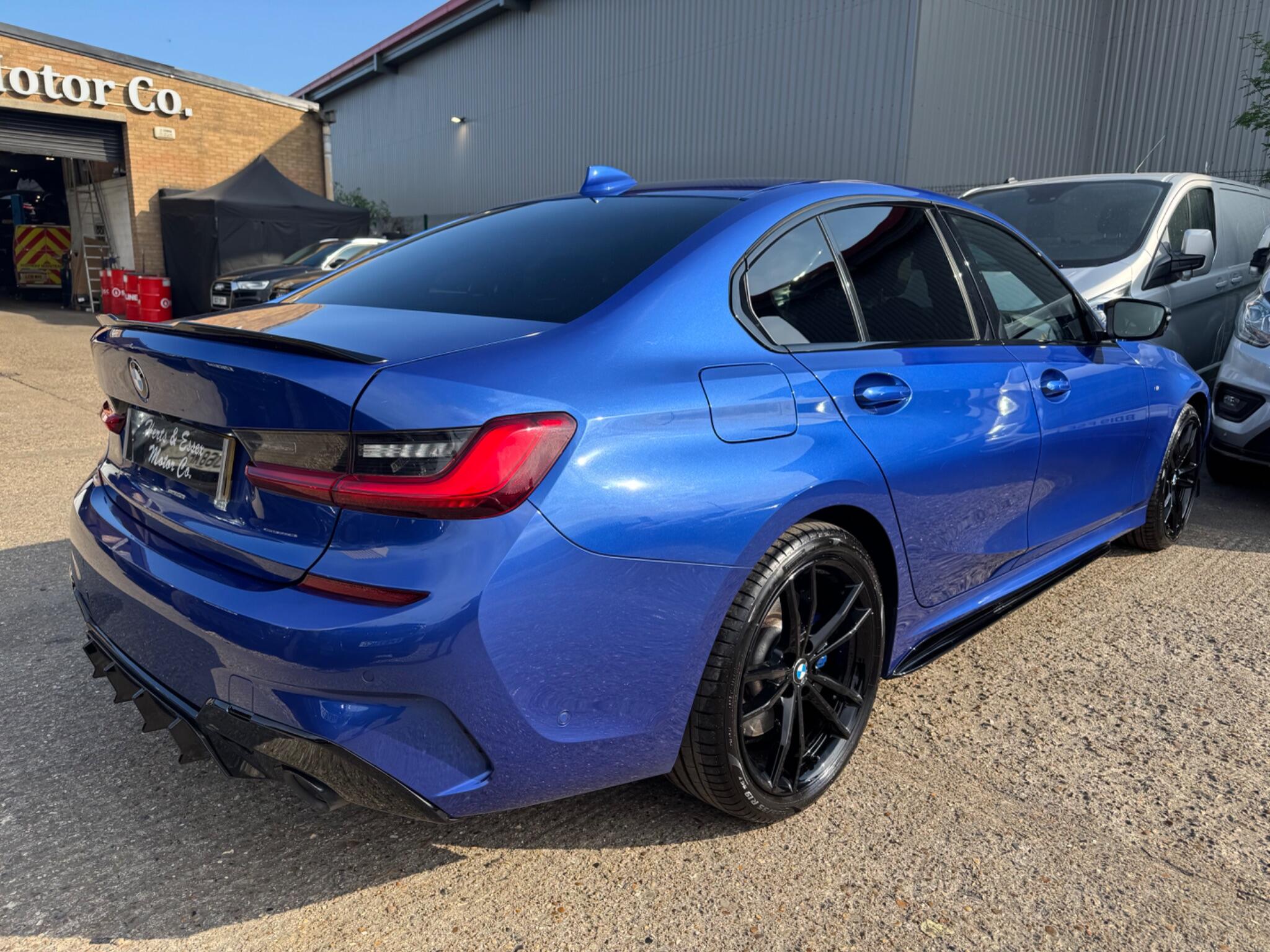 BMW 3 Series view 11
