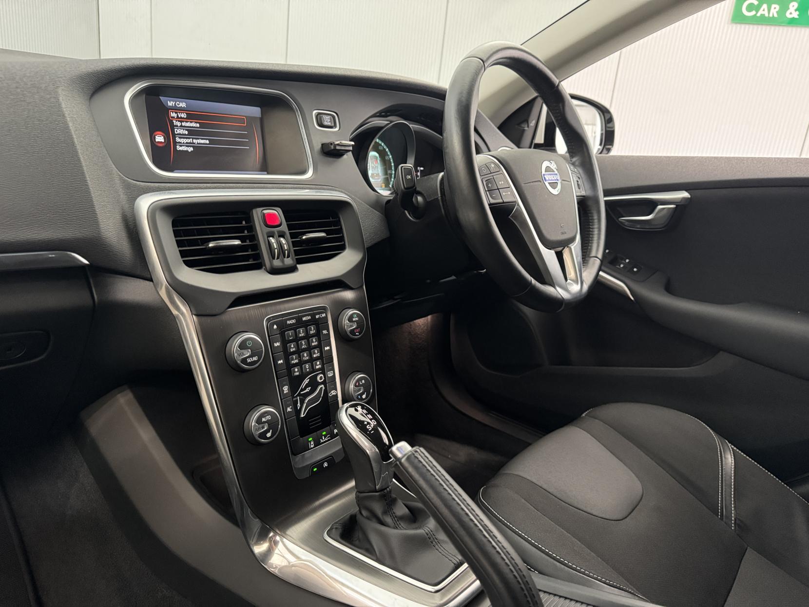 Volvo V40 view 56