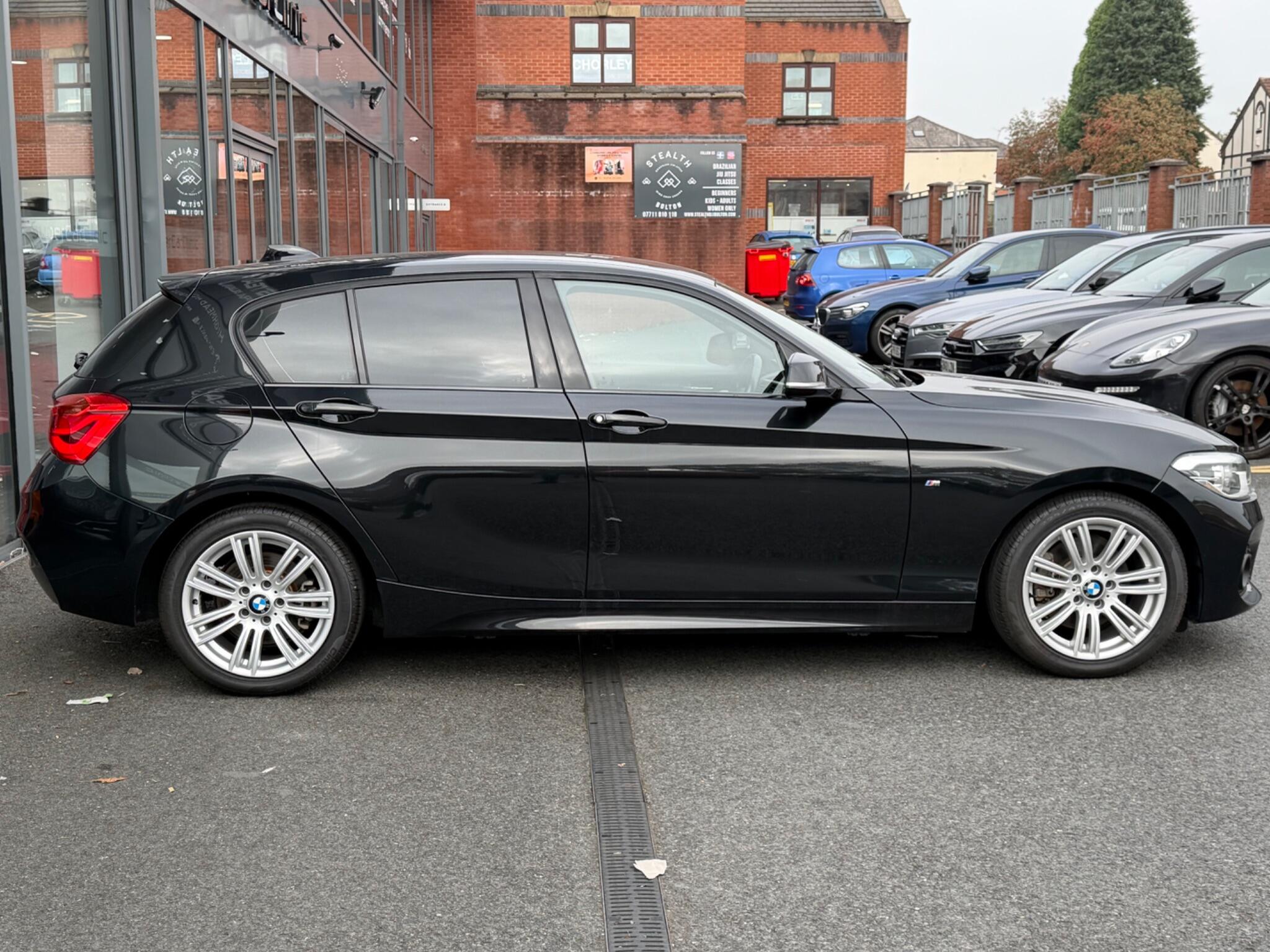 BMW 1 Series view 4