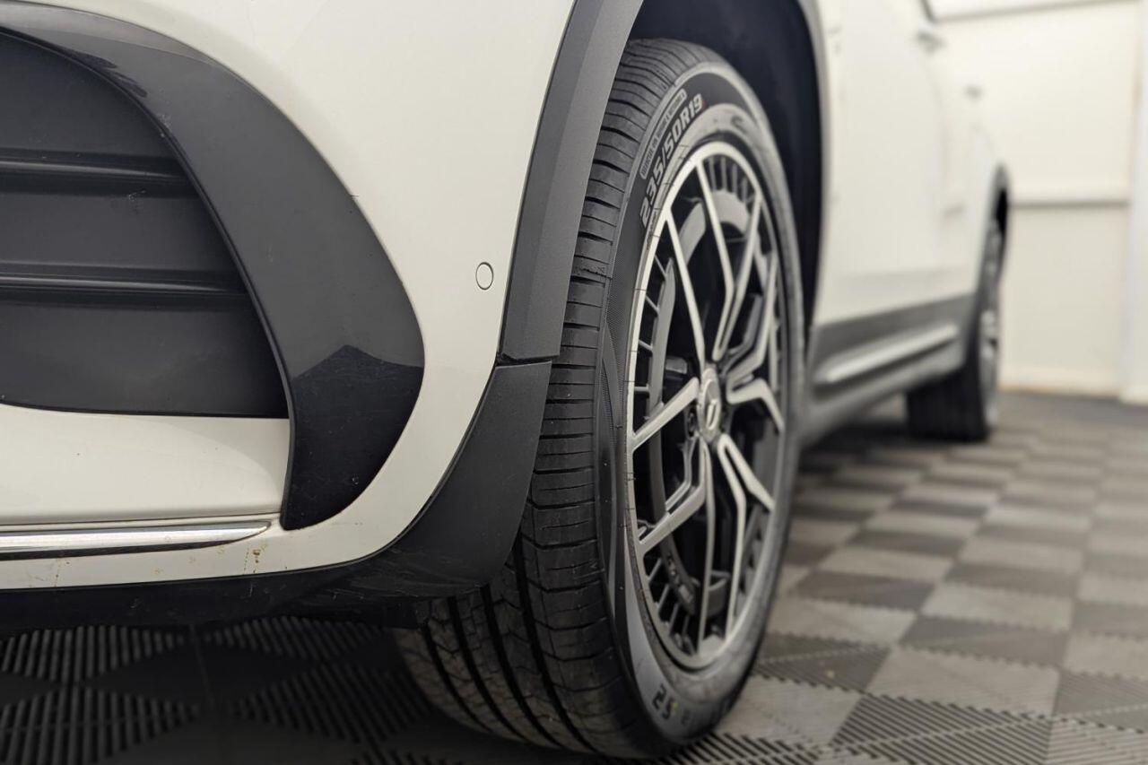Mercedes-Benz Eqb view 56
