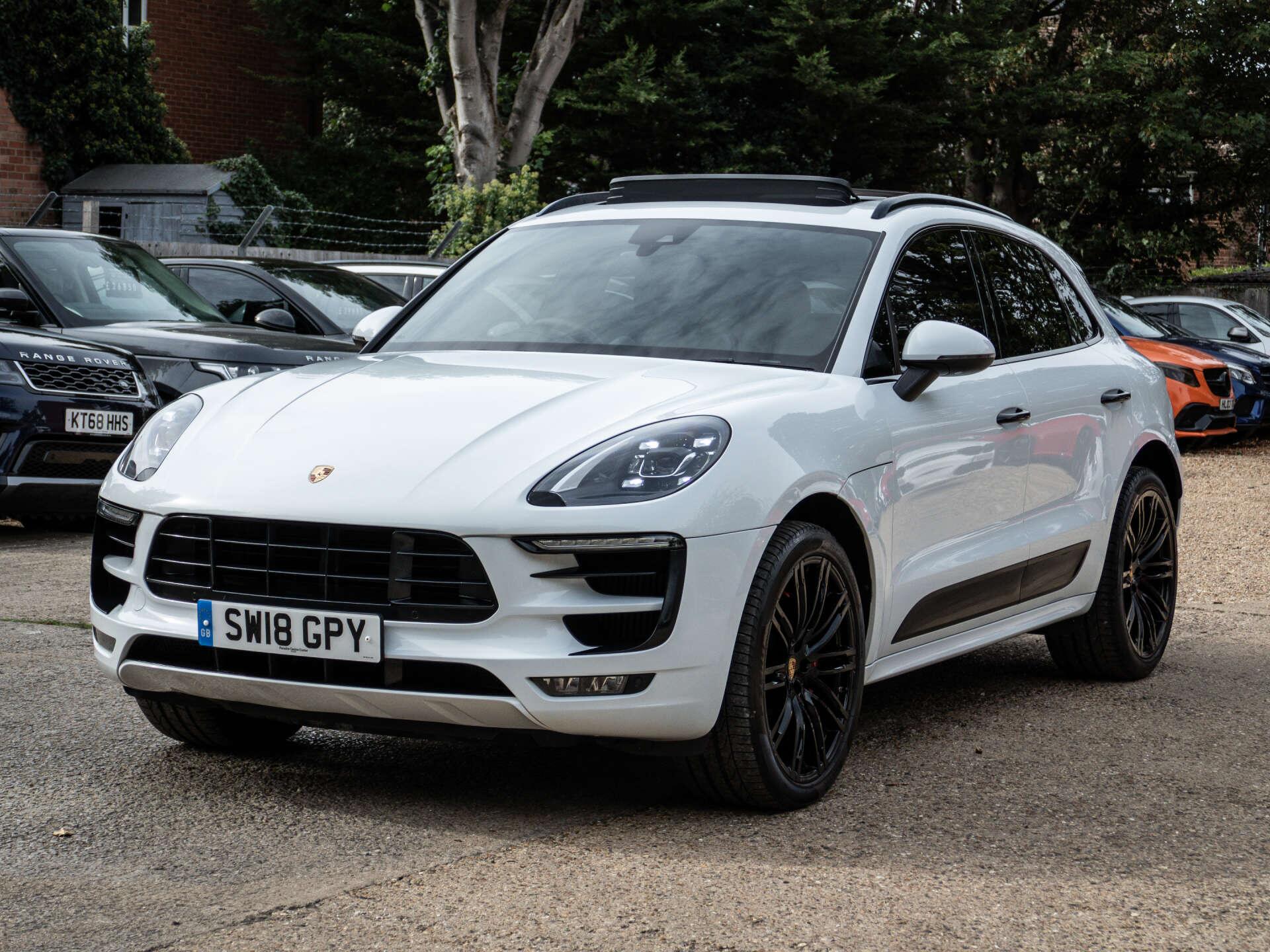 Porsche Macan view 11