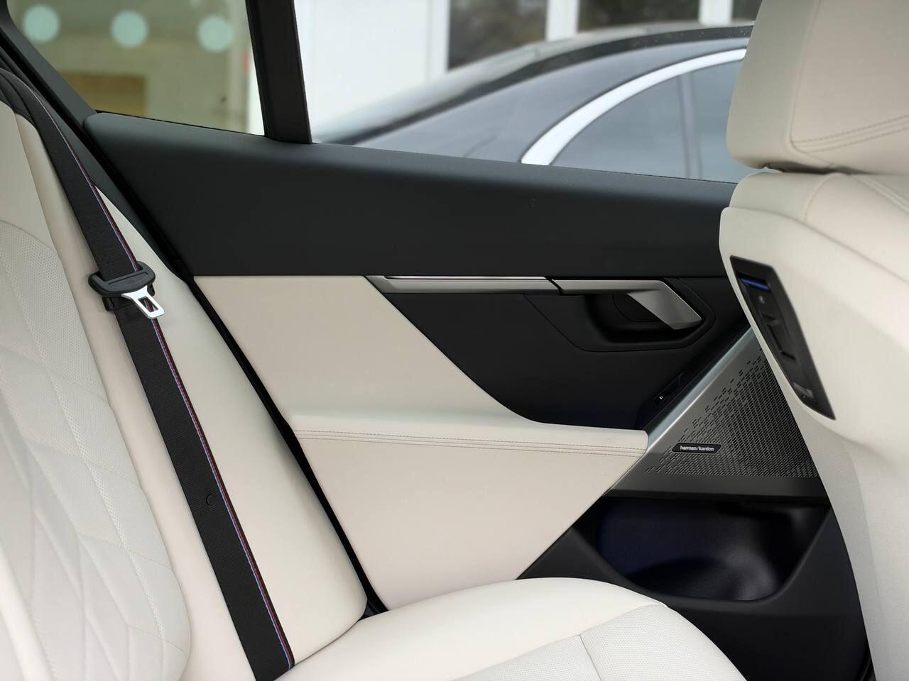 BMW i5 view 17