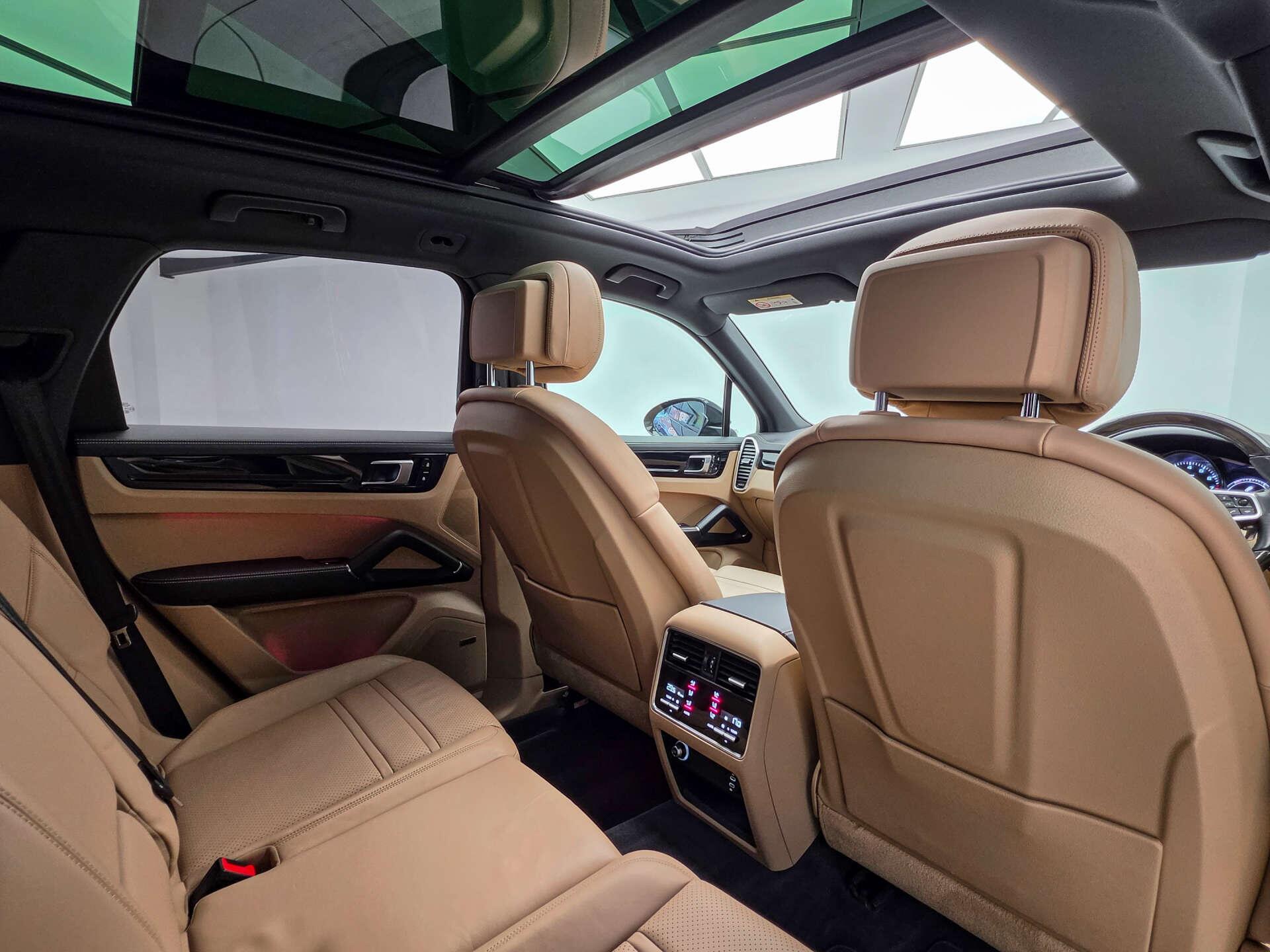 Porsche Cayenne view 34