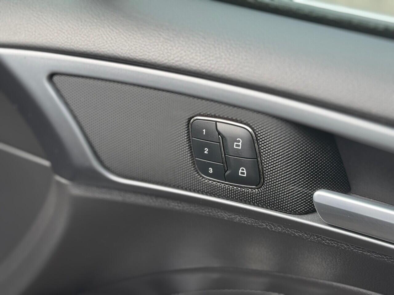 Ford Mondeo view 18